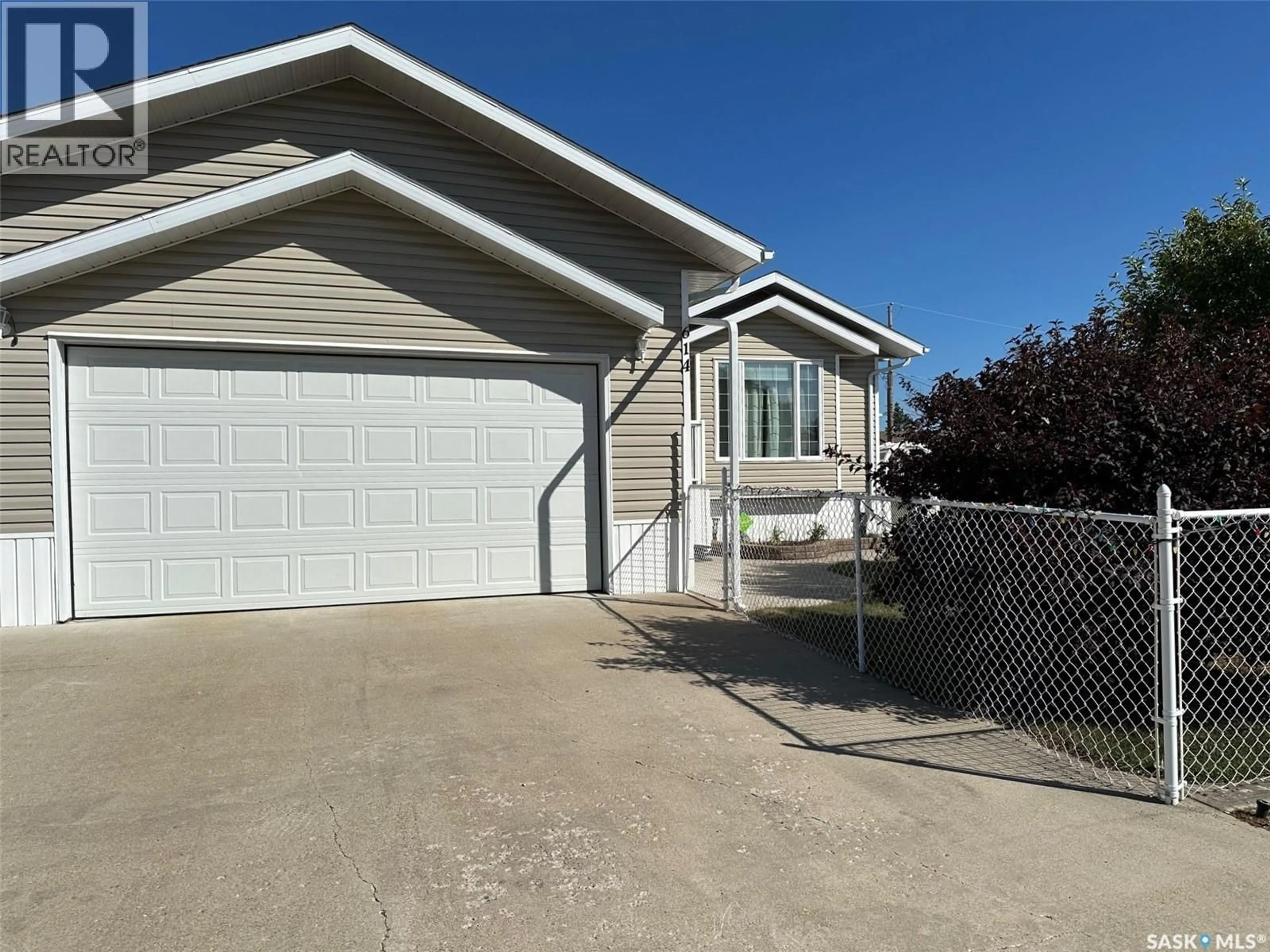 Home with vinyl exterior material, street for 614 HUDSON STREET, Hudson Bay Saskatchewan S0E0Y0