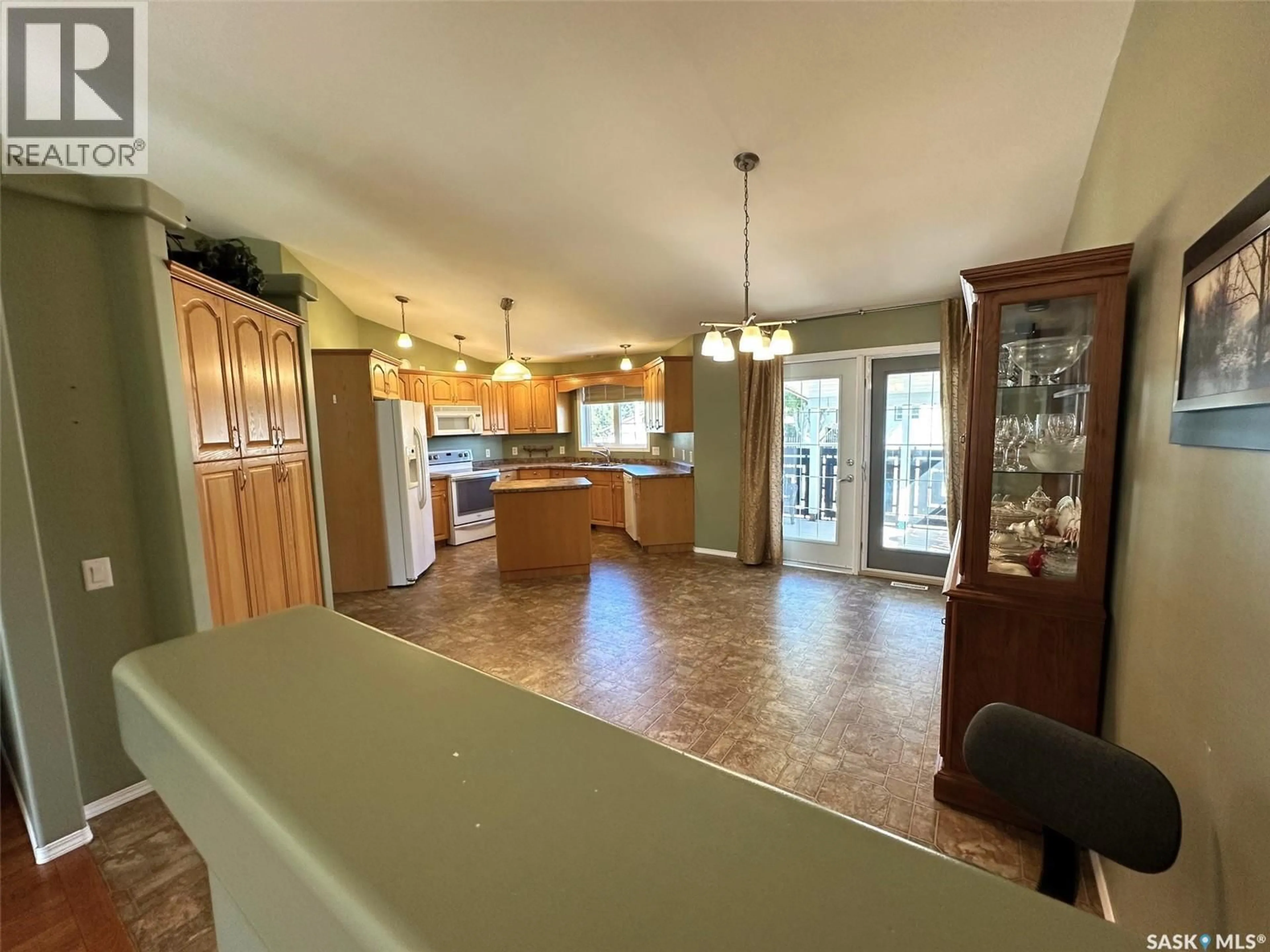 Open concept kitchen, unknown for 614 HUDSON STREET, Hudson Bay Saskatchewan S0E0Y0