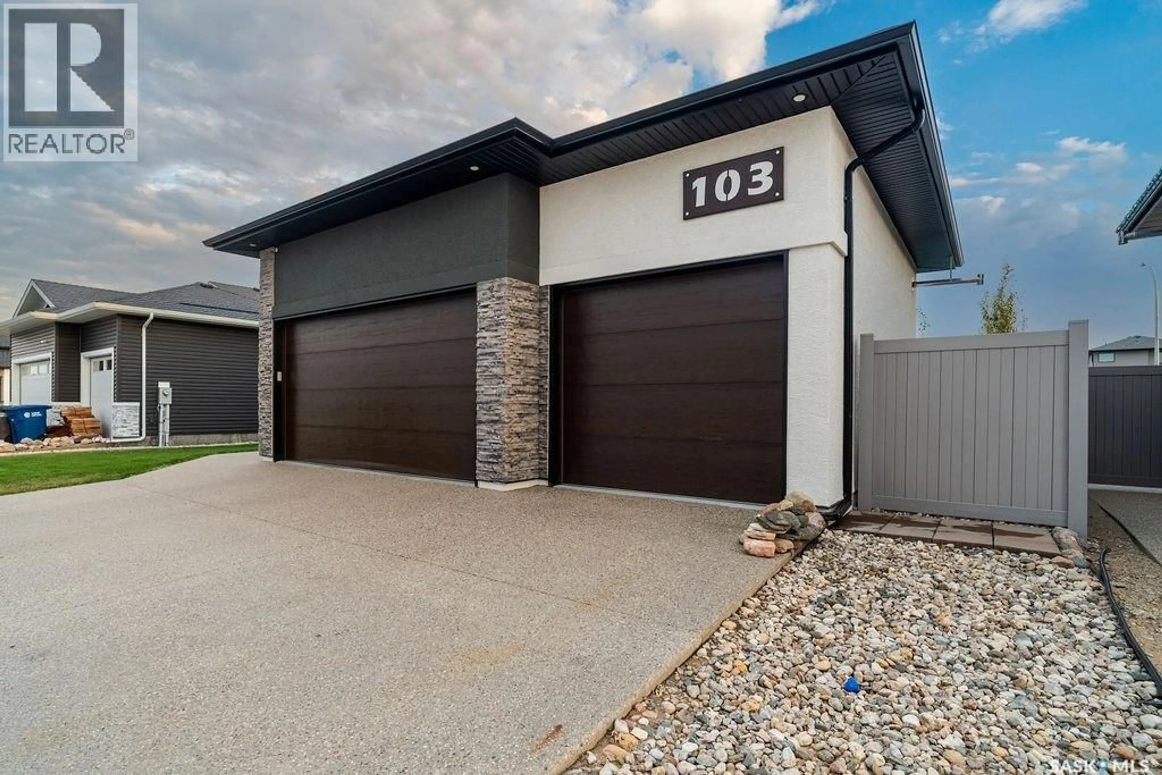 Indoor garage for 103 VESTOR DRIVE, Pilot Butte Saskatchewan S0G3Z0