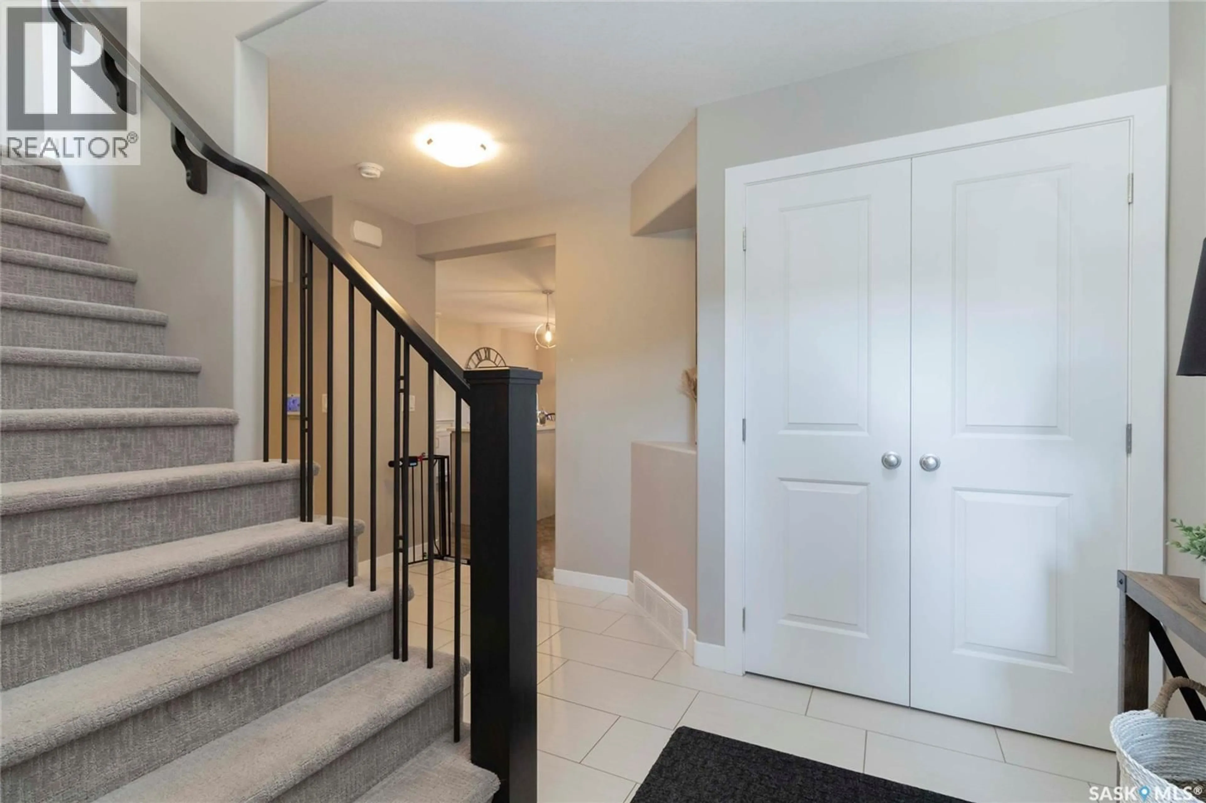 Indoor entryway for 135 DAGNONE LANE, Saskatoon Saskatchewan S7V0P6