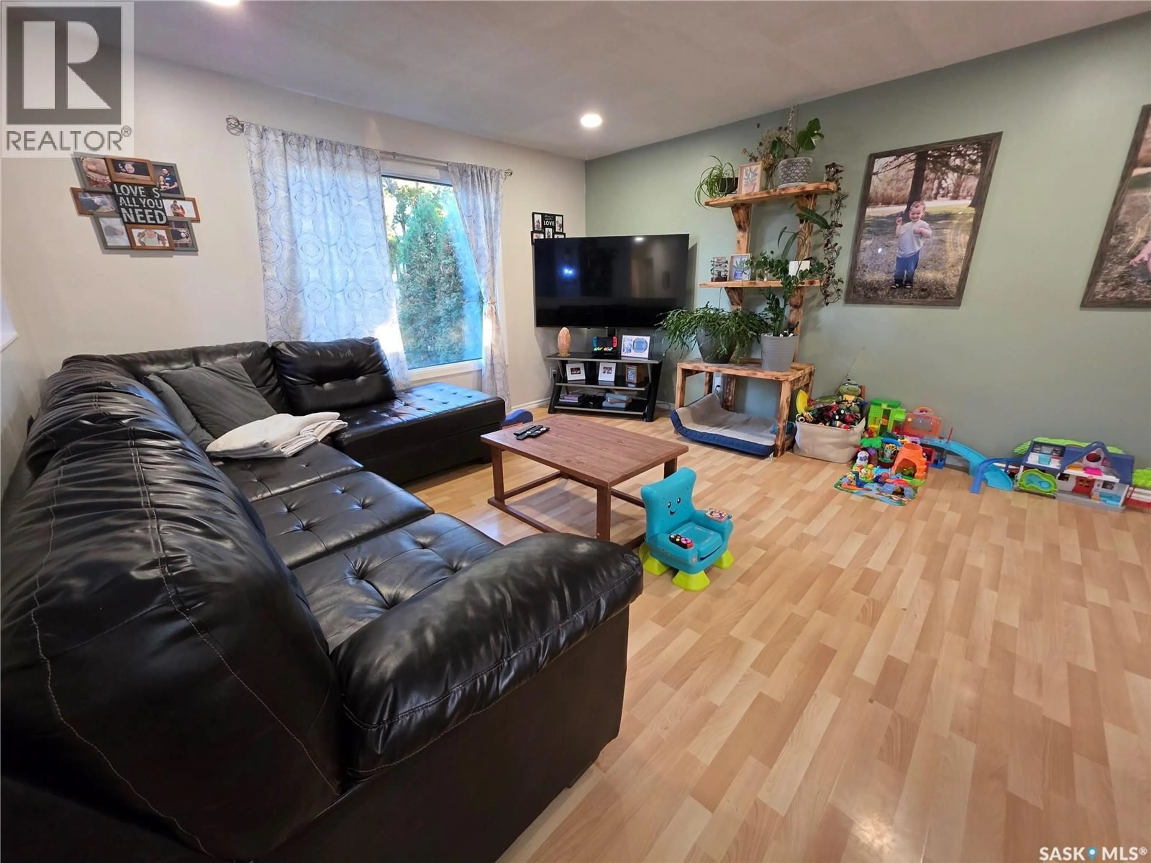 Living room with furniture, unknown for 142 1ST AVENUE, Swift Current Saskatchewan S9H3H2
