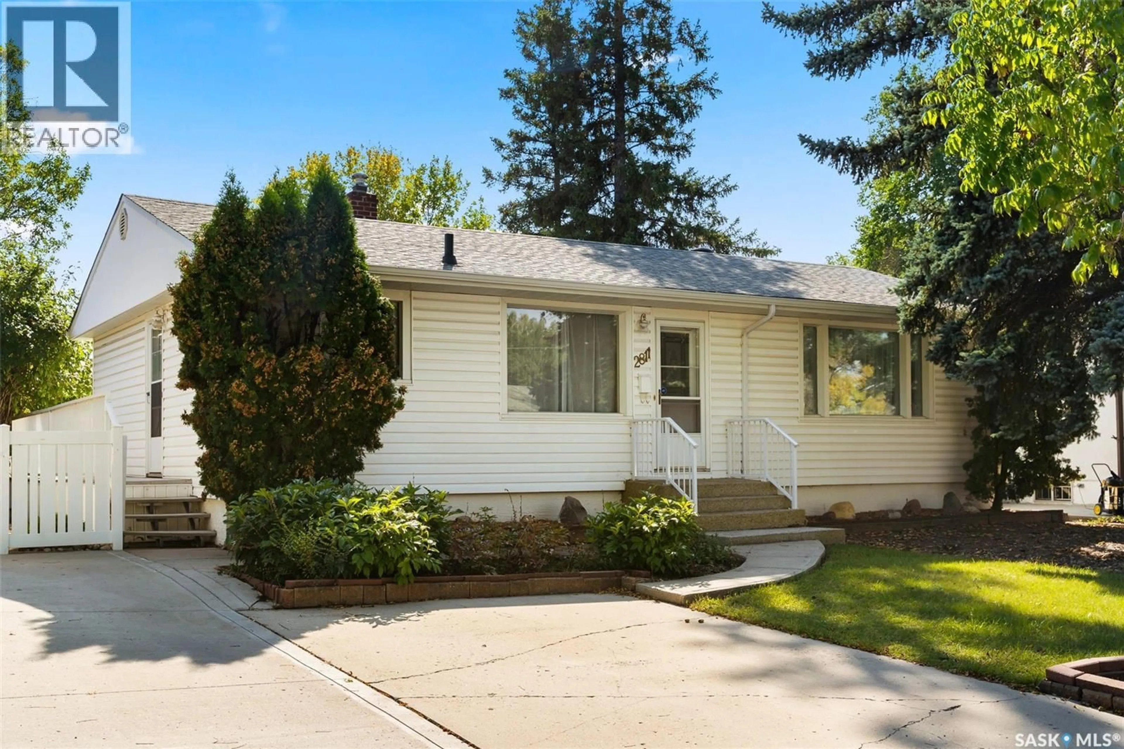 Home with vinyl exterior material, street for 2811 SINTON AVENUE, Regina Saskatchewan S4S1K4