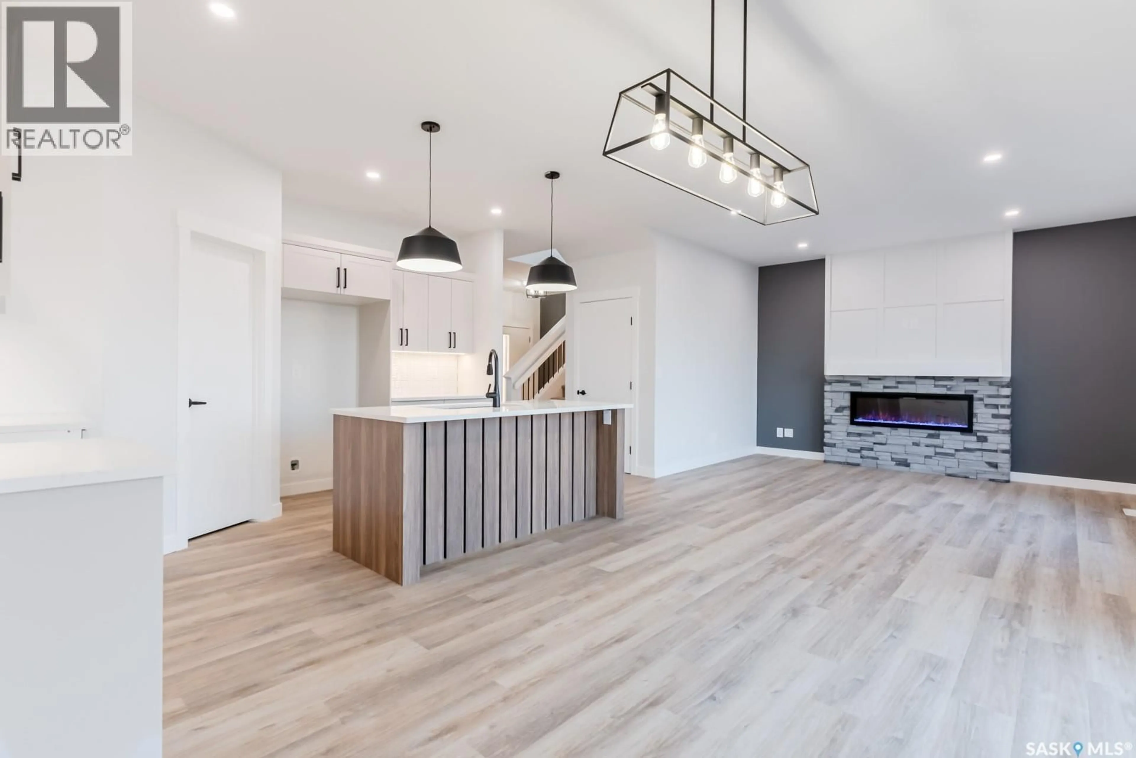 Open concept kitchen, wood/laminate floor for 143 TRAEGER COMMON, Saskatoon Saskatchewan S7V1R3
