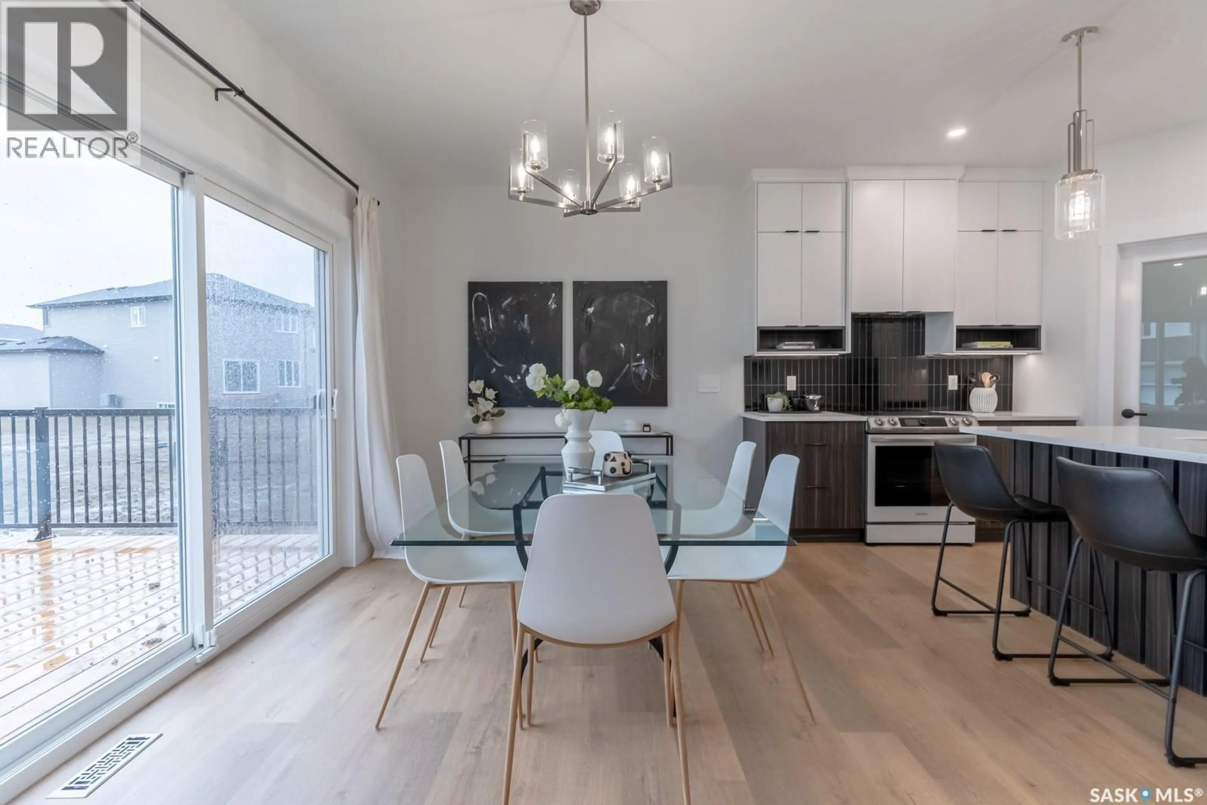 Open concept kitchen, wood/laminate floor for 131 TRAEGER COMMON, Saskatoon Saskatchewan S7V1R3