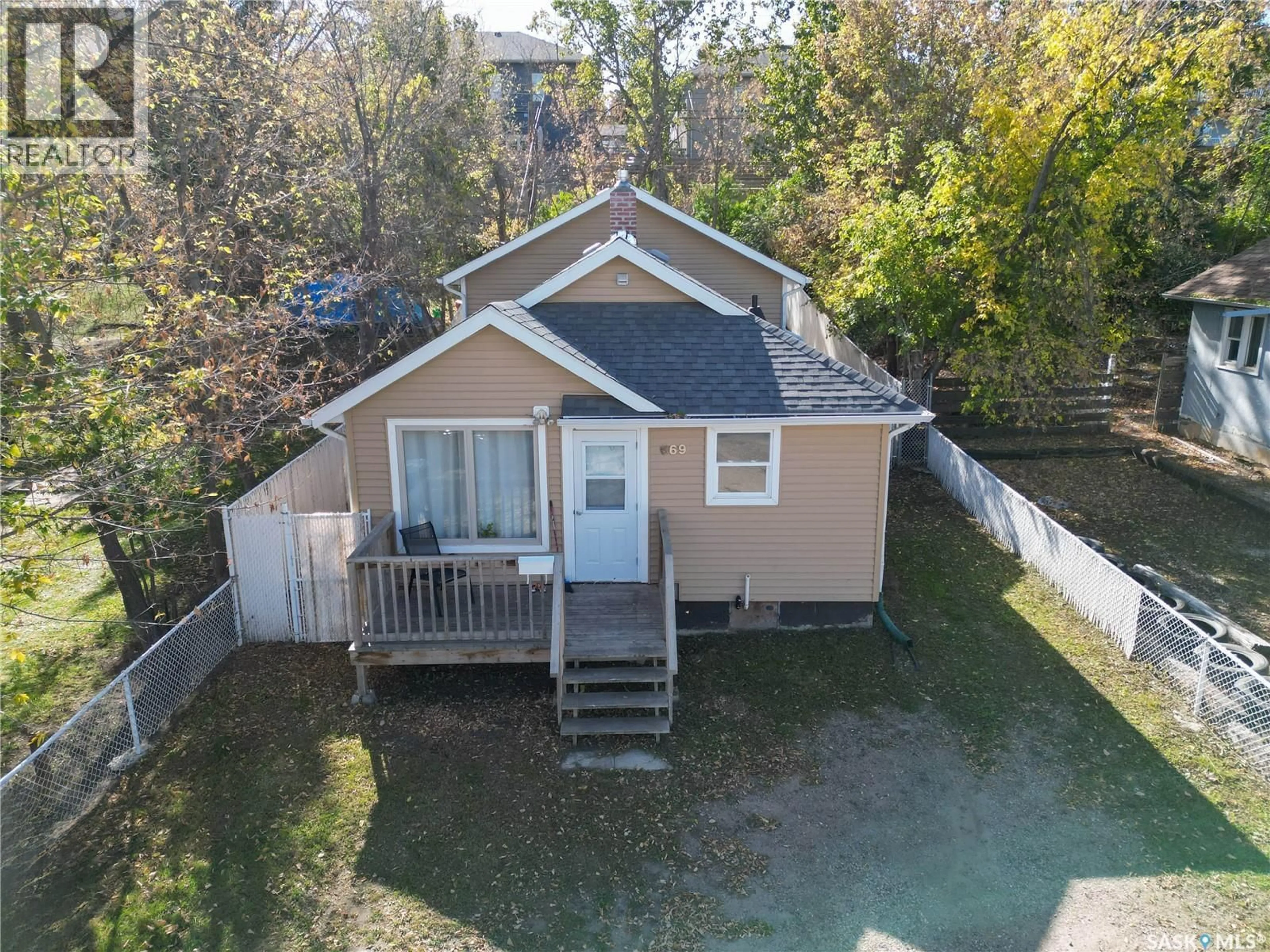 A pic from outside/outdoor area/front of a property/back of a property/a pic from drone, unknown for 669 18TH STREET, Prince Albert Saskatchewan S6V4A7