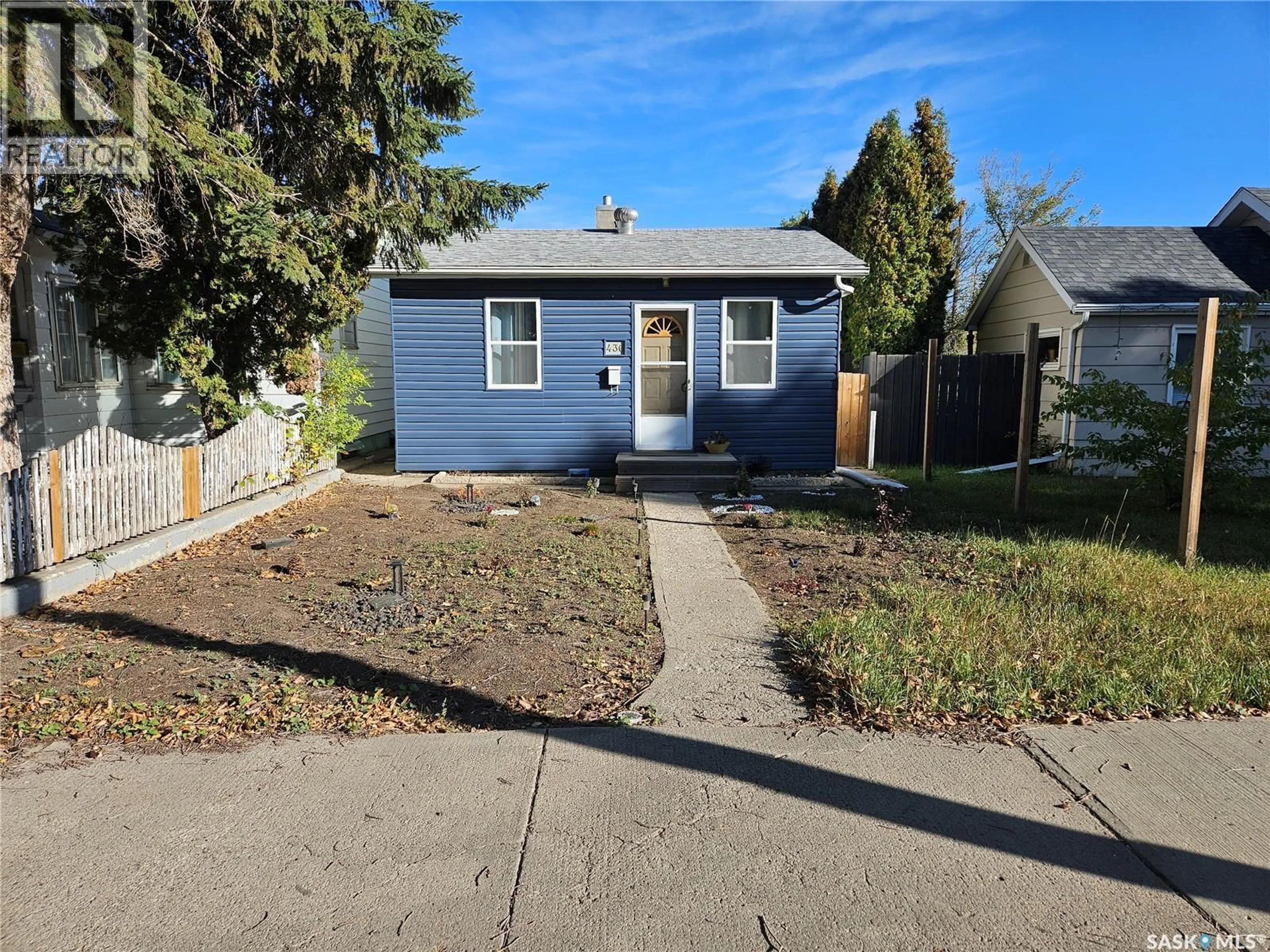 Home with vinyl exterior material, street for 436 IROQUOIS STREET, Moose Jaw Saskatchewan S6H5B3