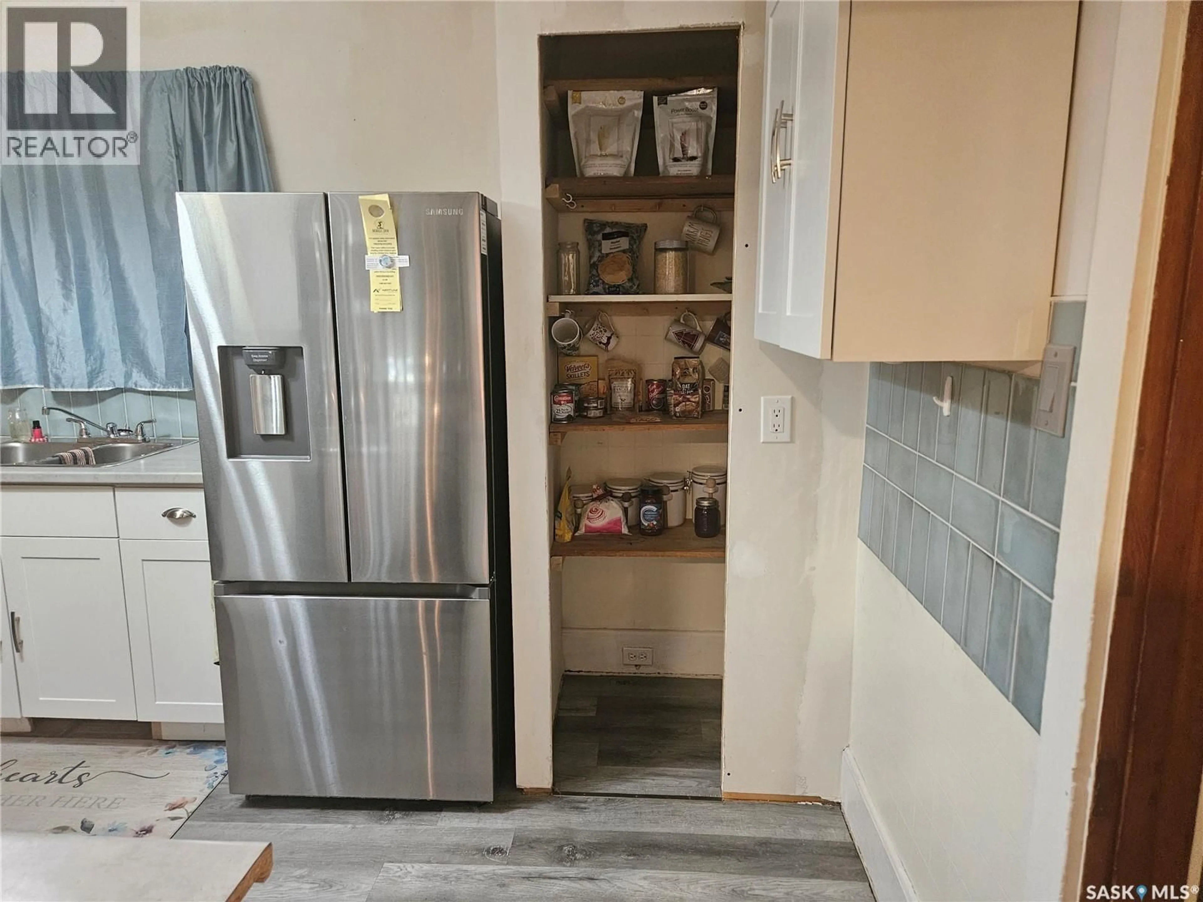 Standard kitchen, ceramic/tile floor for 436 IROQUOIS STREET, Moose Jaw Saskatchewan S6H5B3