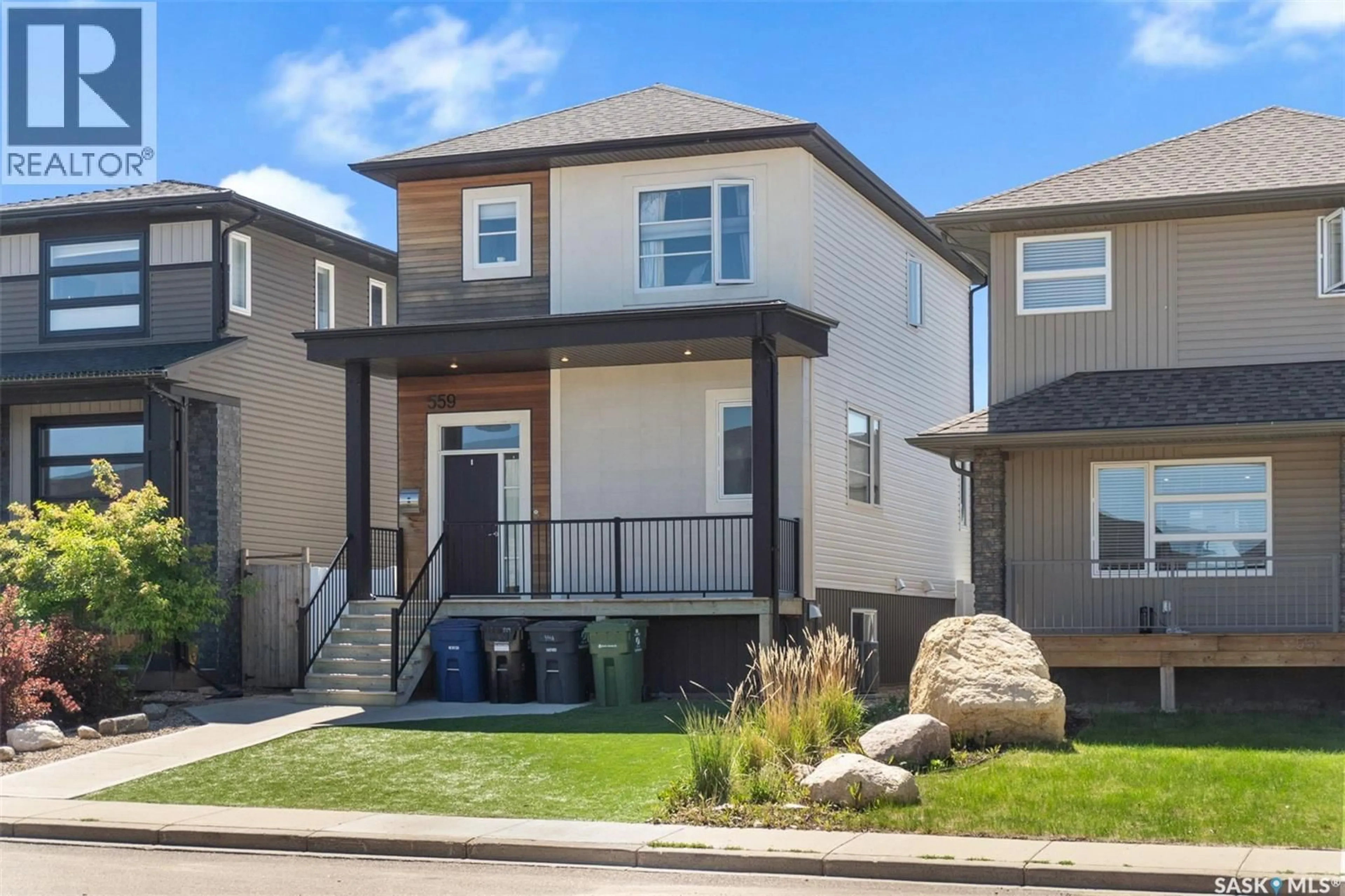 Home with vinyl exterior material, street for 559 KLOPPENBURG CRESCENT, Saskatoon Saskatchewan S7S1N1