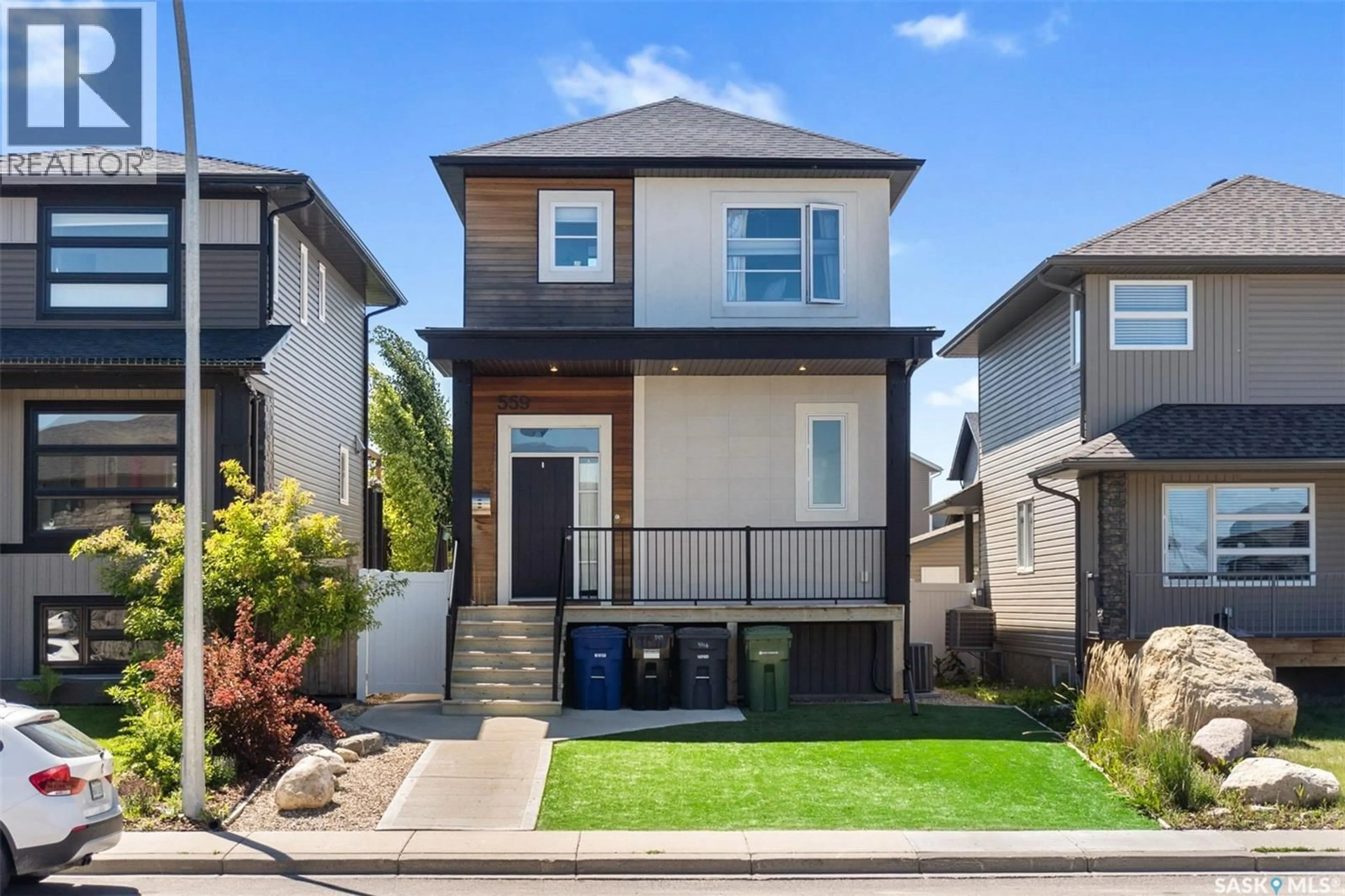 Home with vinyl exterior material, street for 559 KLOPPENBURG CRESCENT, Saskatoon Saskatchewan S7S1N1