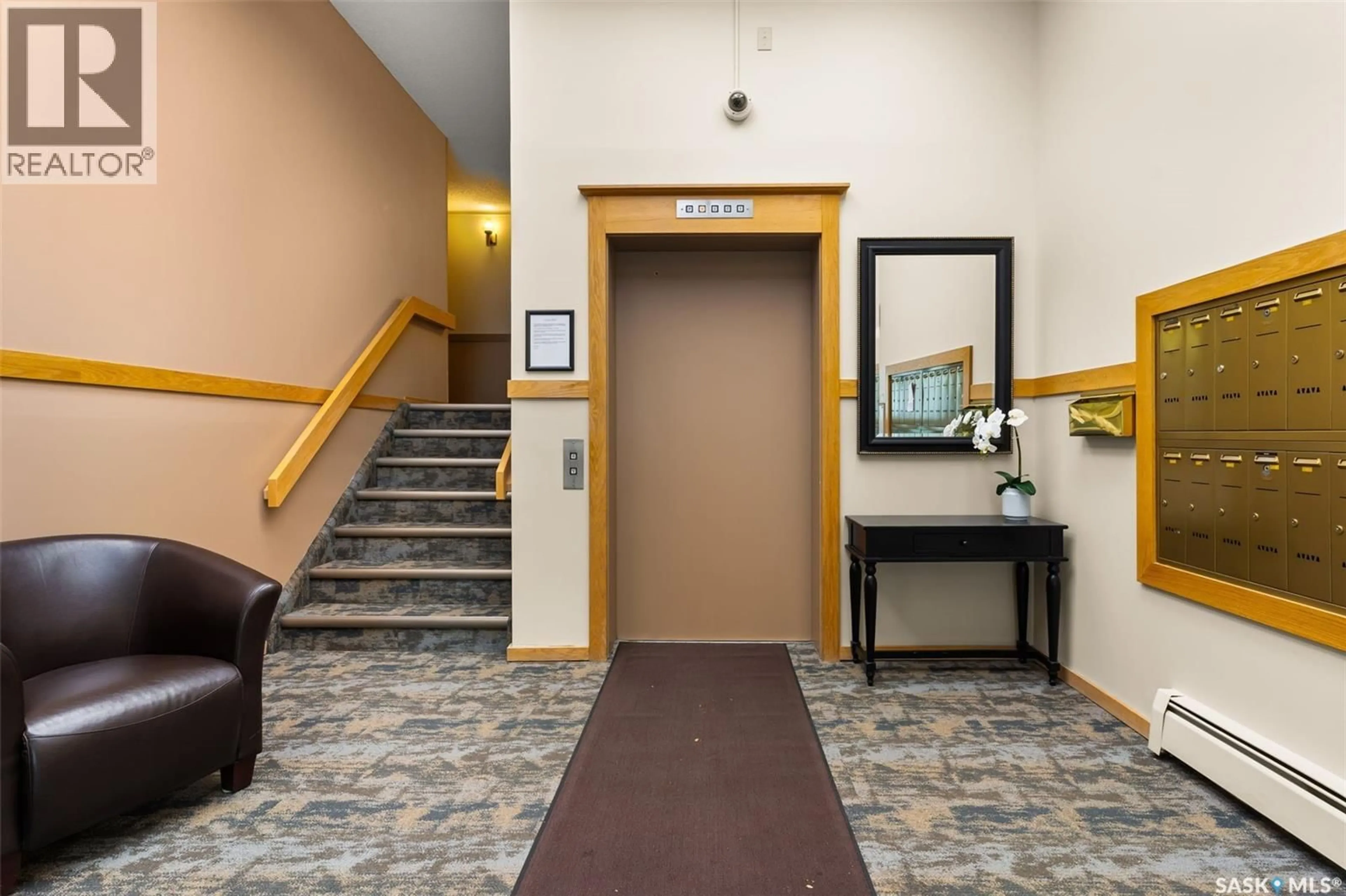 Indoor foyer for 302 2160 CORNWALL STREET, Regina Saskatchewan S4P2K7