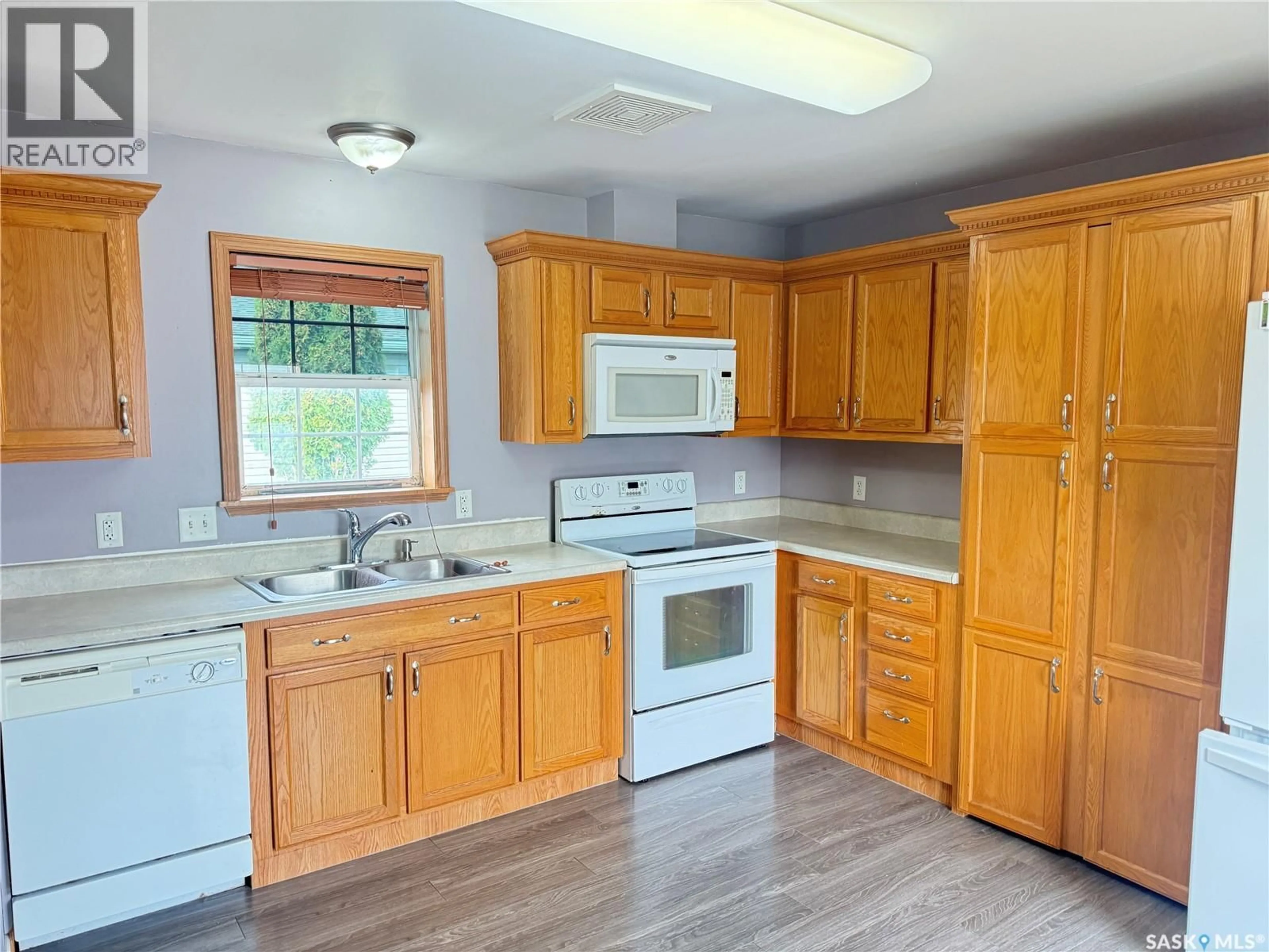 Standard kitchen, unknown for 712 PRAIRIE AVENUE, Outlook Saskatchewan S0L2N0