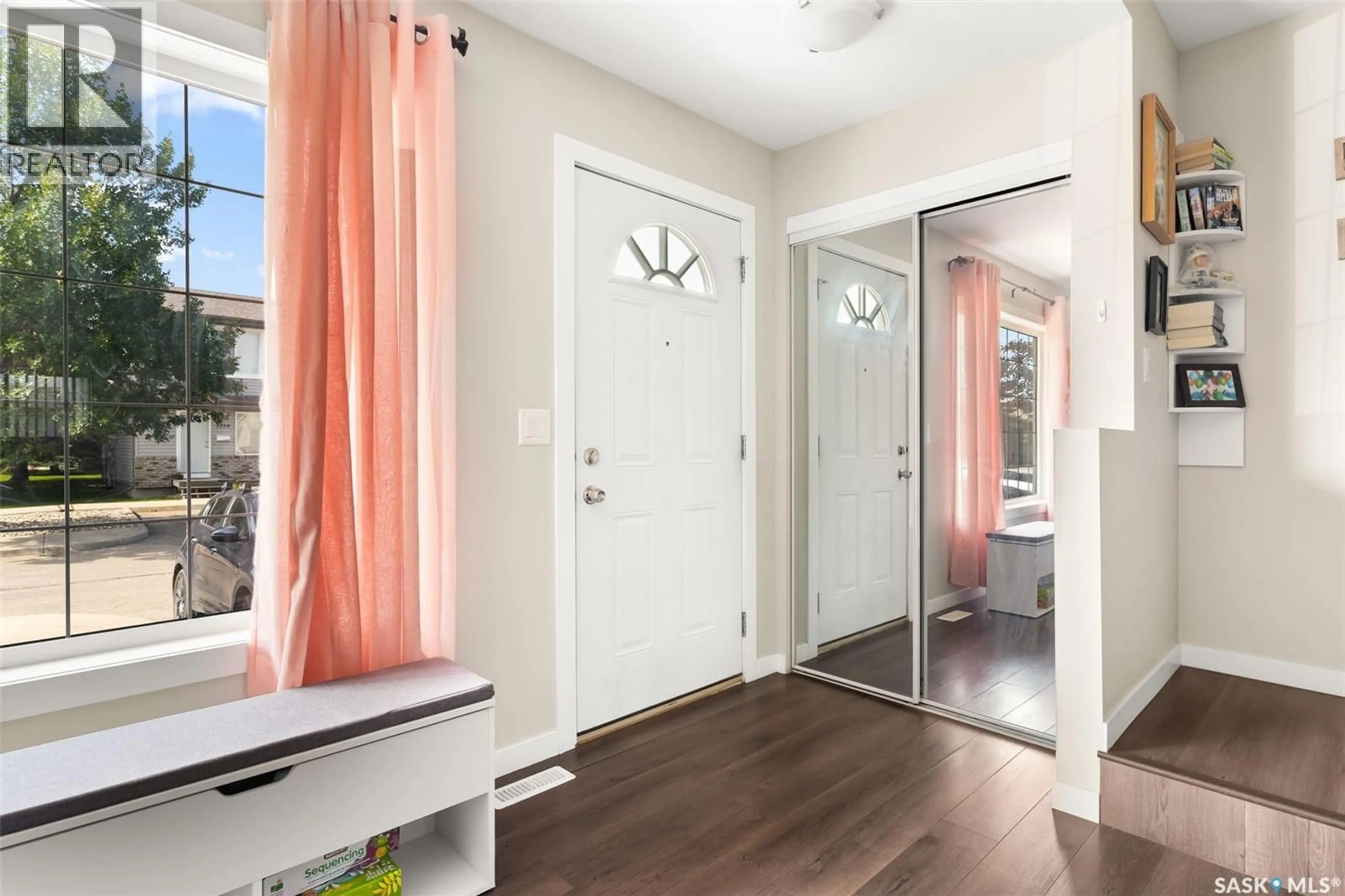 Indoor entryway for 3748 7TH AVE, Regina Saskatchewan S4N7R4