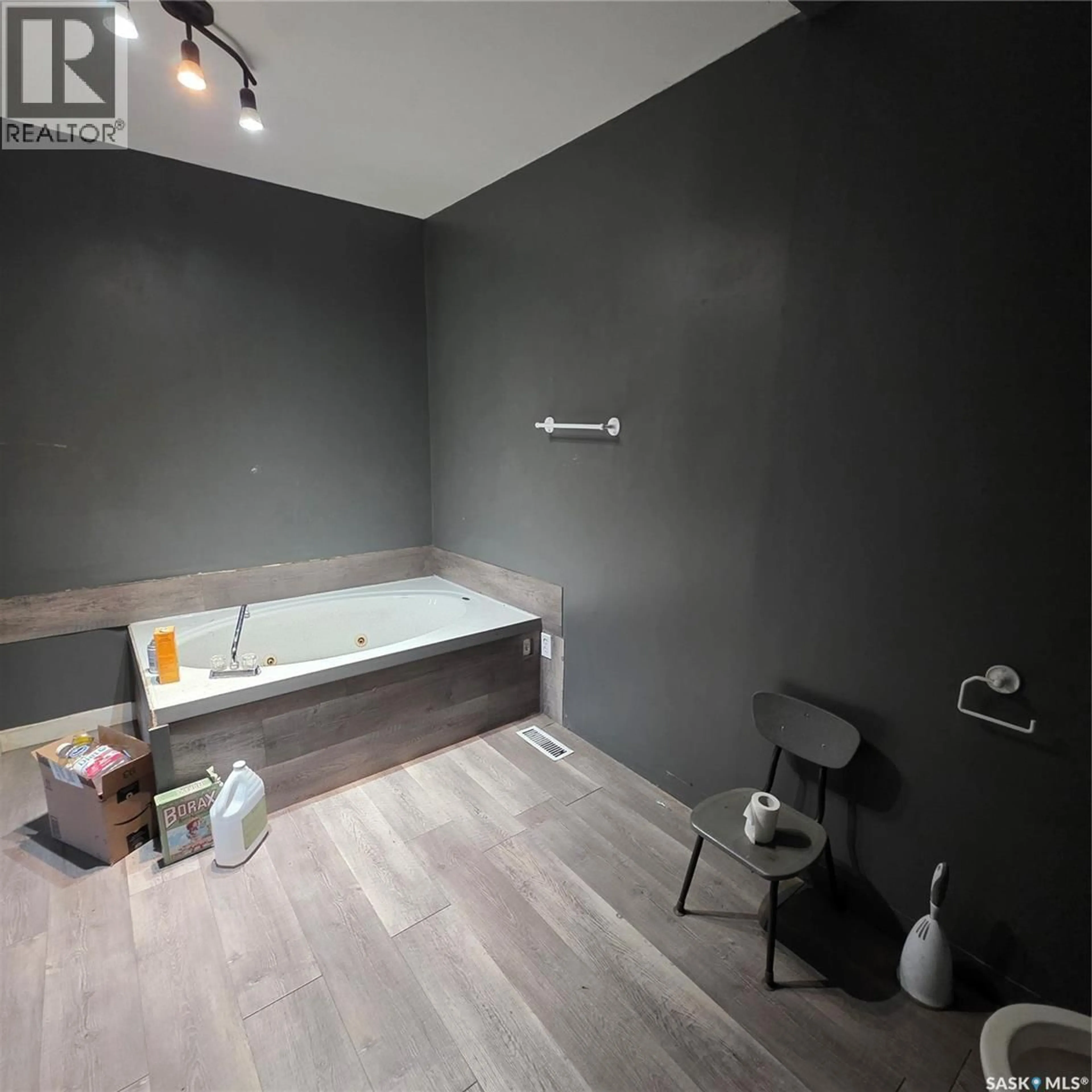 Contemporary bathroom, unknown for 137 MORIN CRESCENT, Leoville Saskatchewan S7T0J1