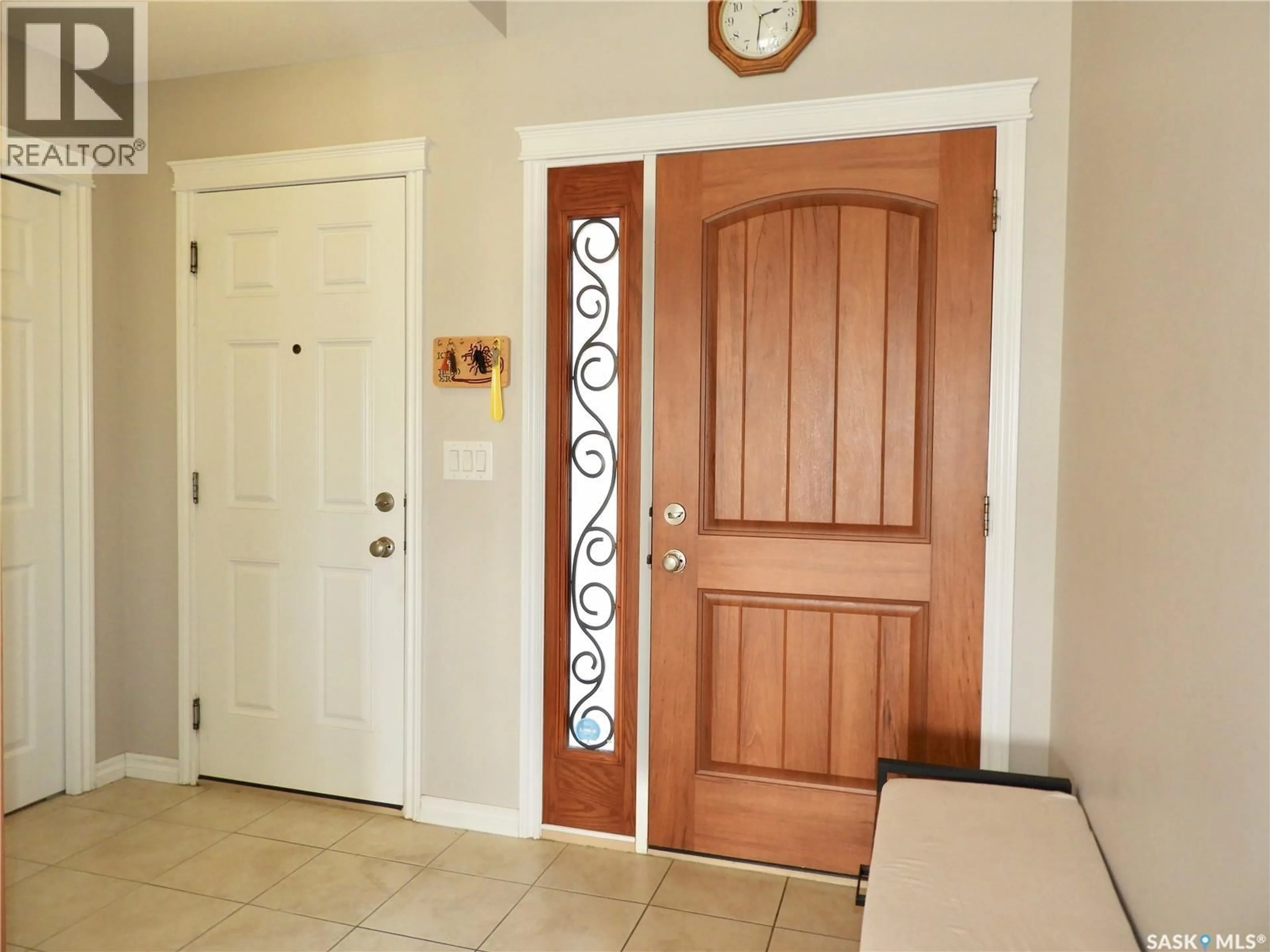 Indoor entryway for 242 WHALLEY CRESCENT, Saskatoon Saskatchewan S7T0N9