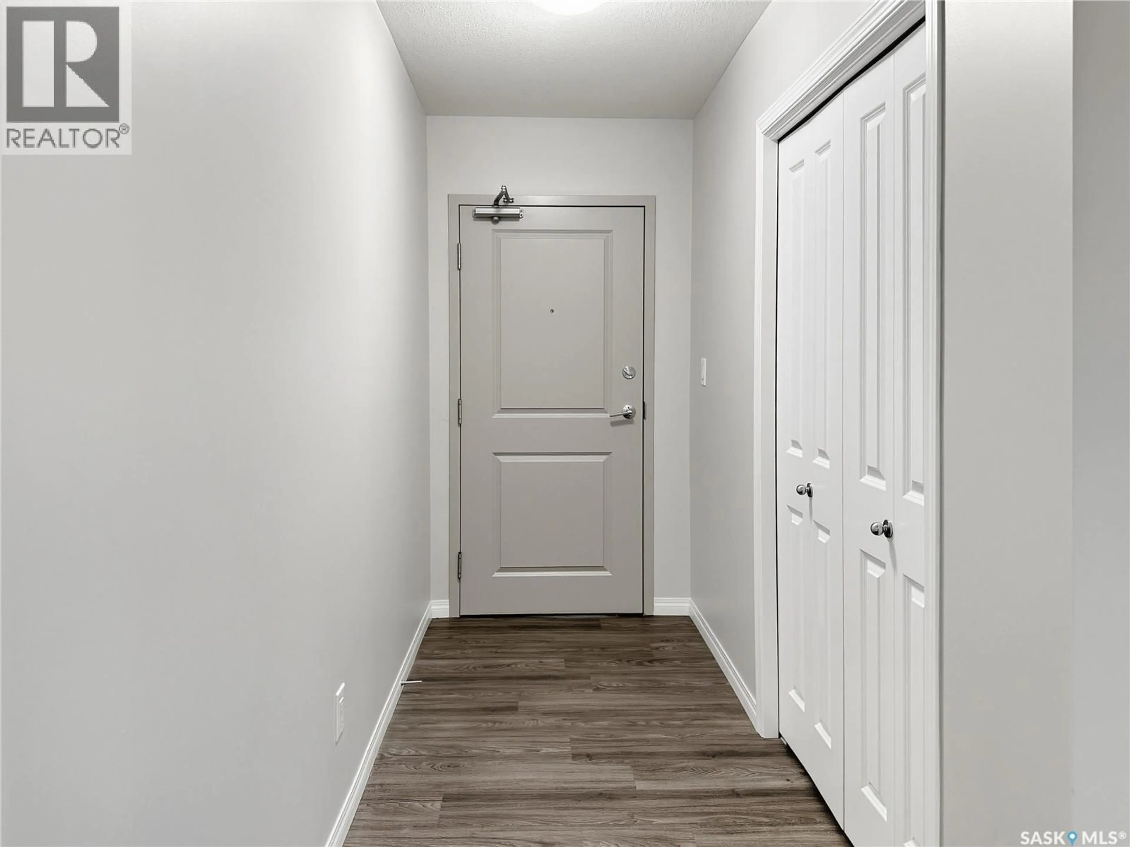 Indoor entryway for 2452 - 304 KILLDEER DRIVE, North Battleford Saskatchewan S9A3T5