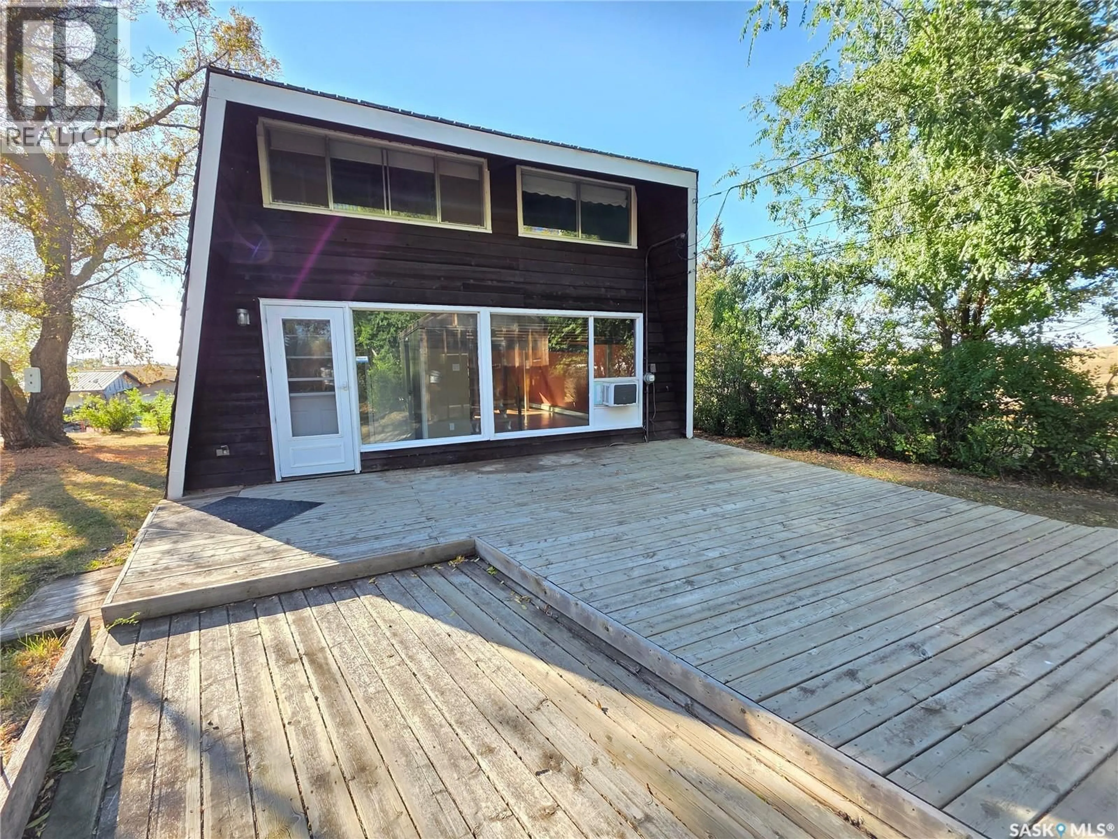 A pic from outside/outdoor area/front of a property/back of a property/a pic from drone, unknown for 315 WILLOUGHBY STREET, Herbert Saskatchewan S0H2A0
