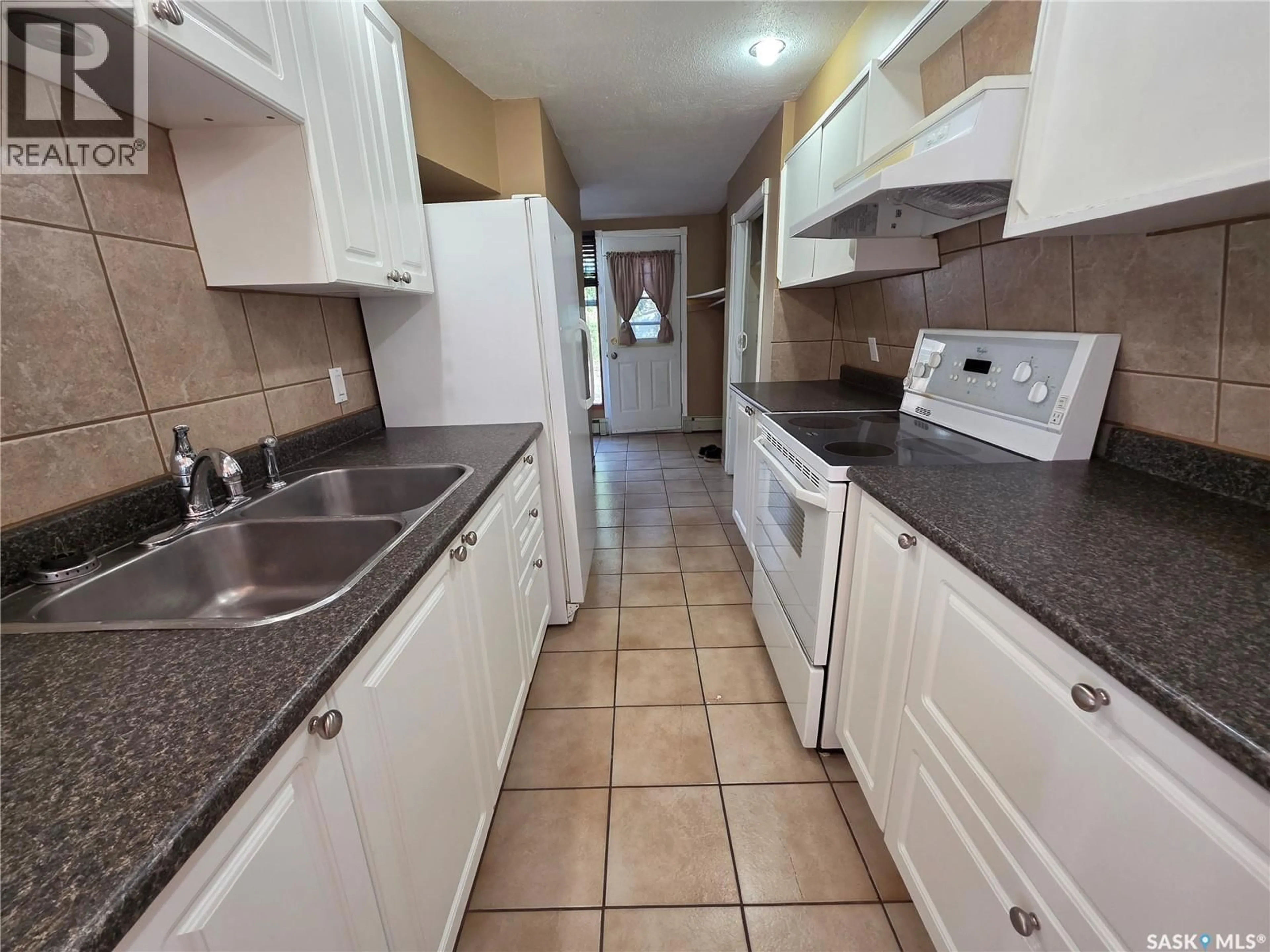 Standard kitchen, ceramic/tile floor for 315 WILLOUGHBY STREET, Herbert Saskatchewan S0H2A0