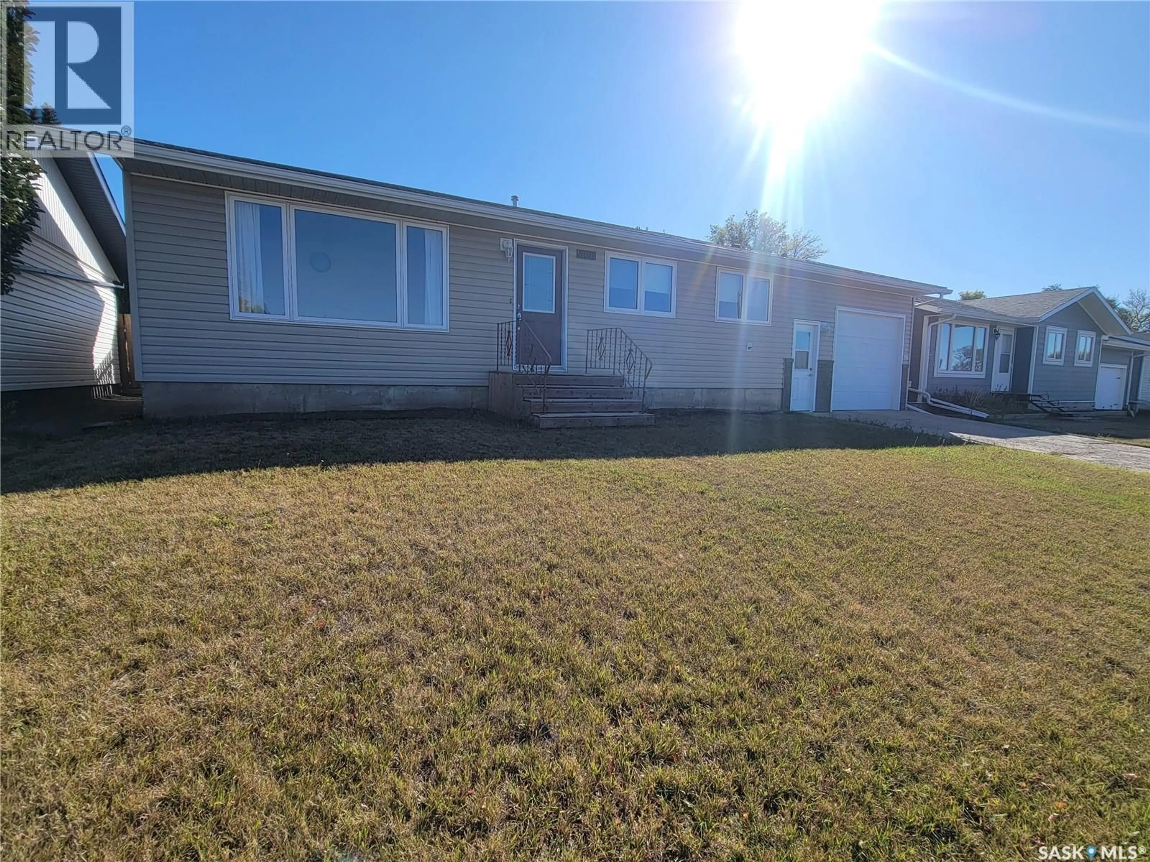 Home with vinyl exterior material, street for 5011 TRIBUNE STREET, Macklin Saskatchewan S0L2C0
