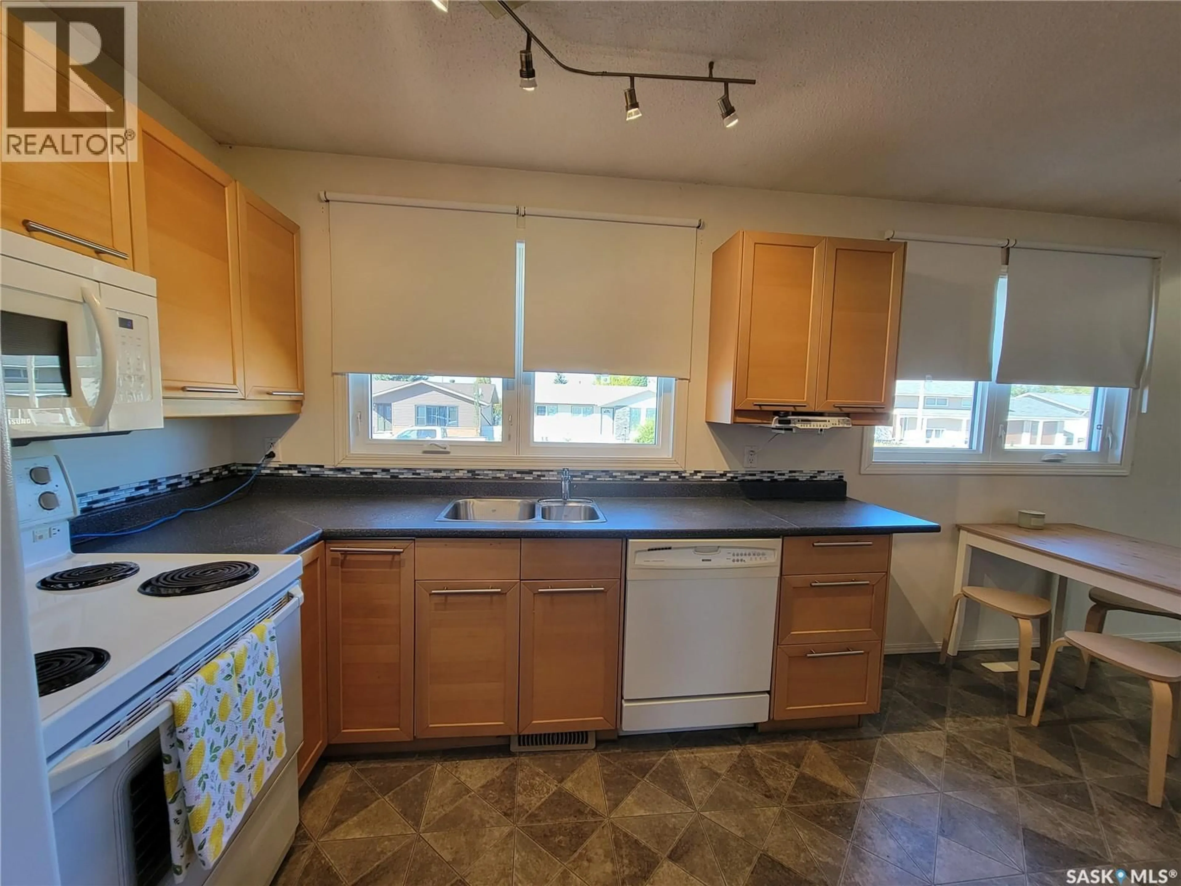 Standard kitchen, unknown for 5011 TRIBUNE STREET, Macklin Saskatchewan S0L2C0