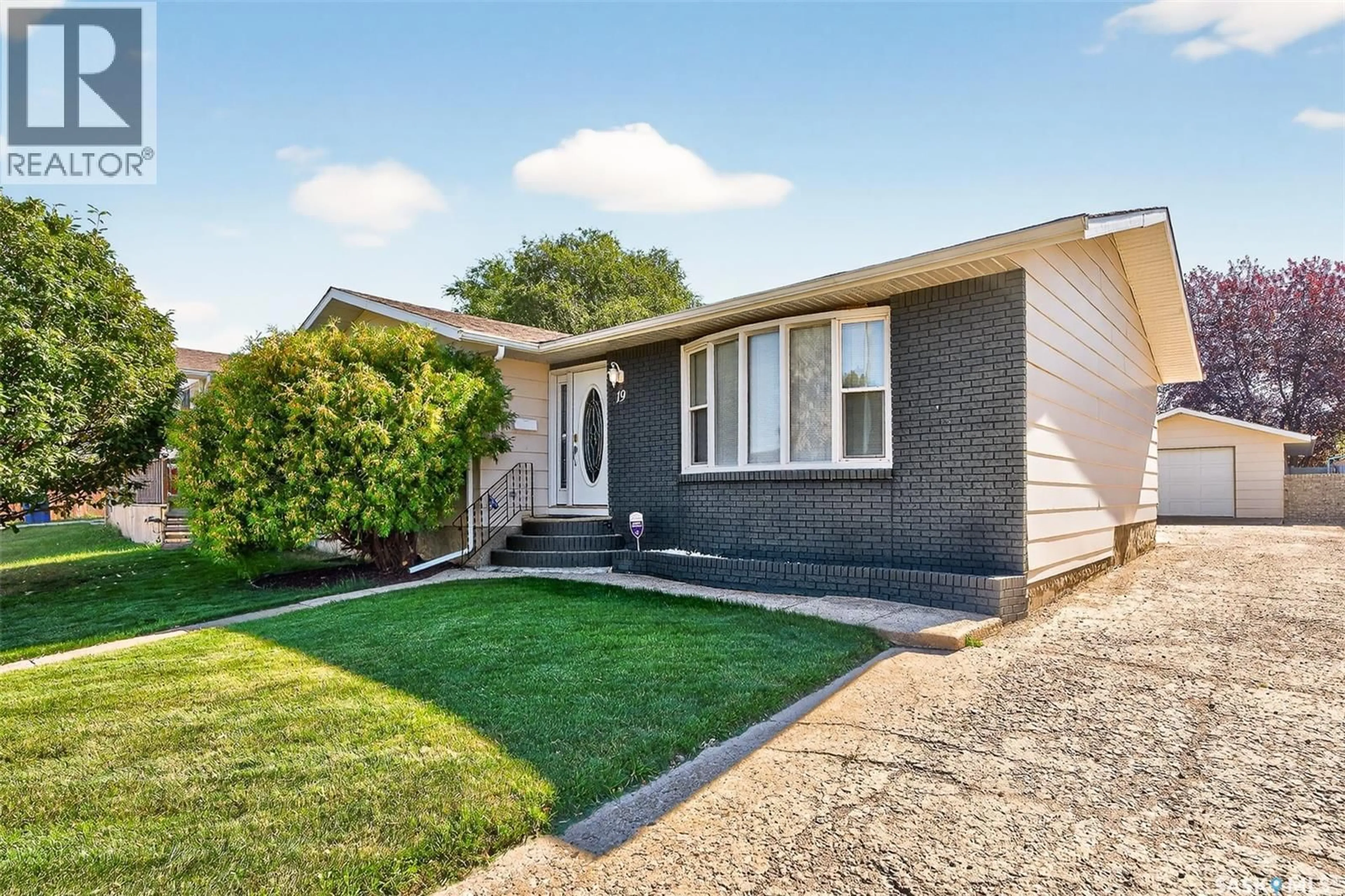 Home with vinyl exterior material, street for 19 BUTTERCUP CRESCENT, Moose Jaw Saskatchewan S6J1A3