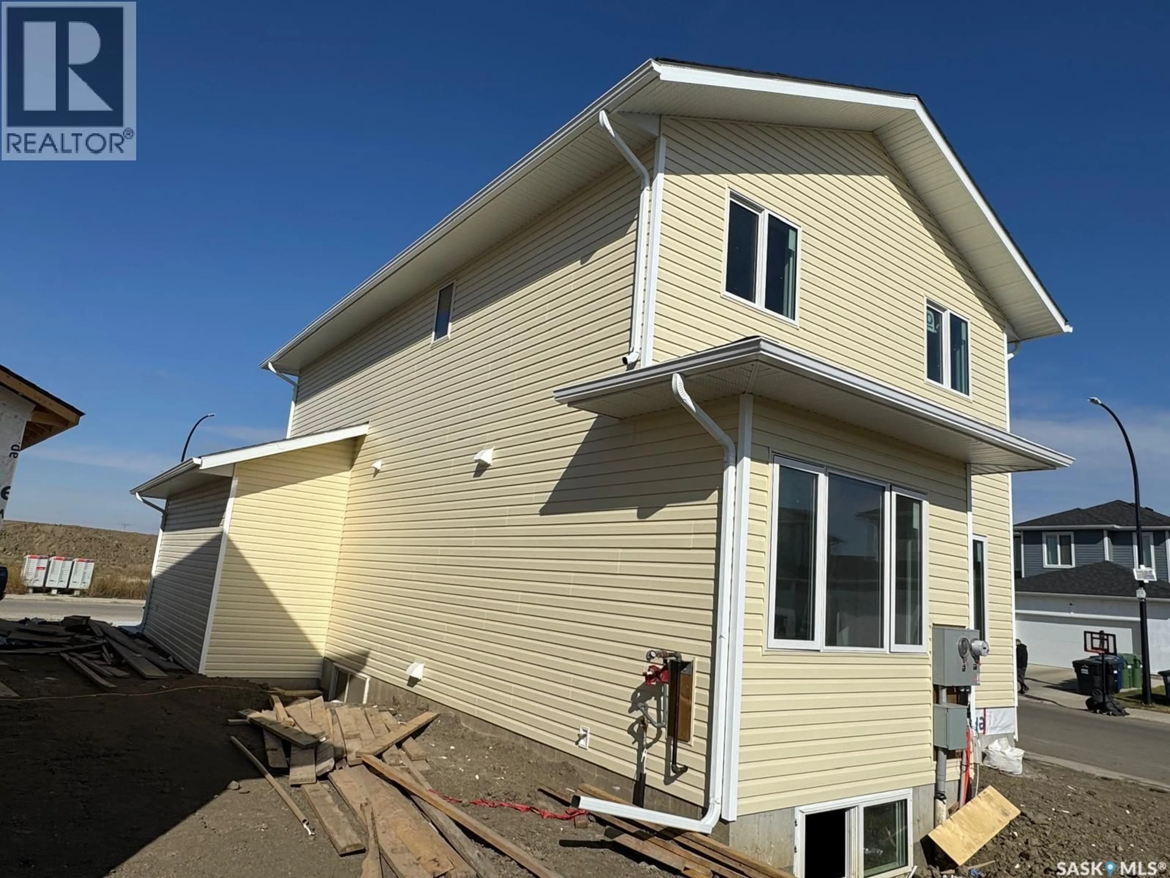 Home with vinyl exterior material, building for 403 STROMBERG CRESCENT, Saskatoon Saskatchewan S7L7P1