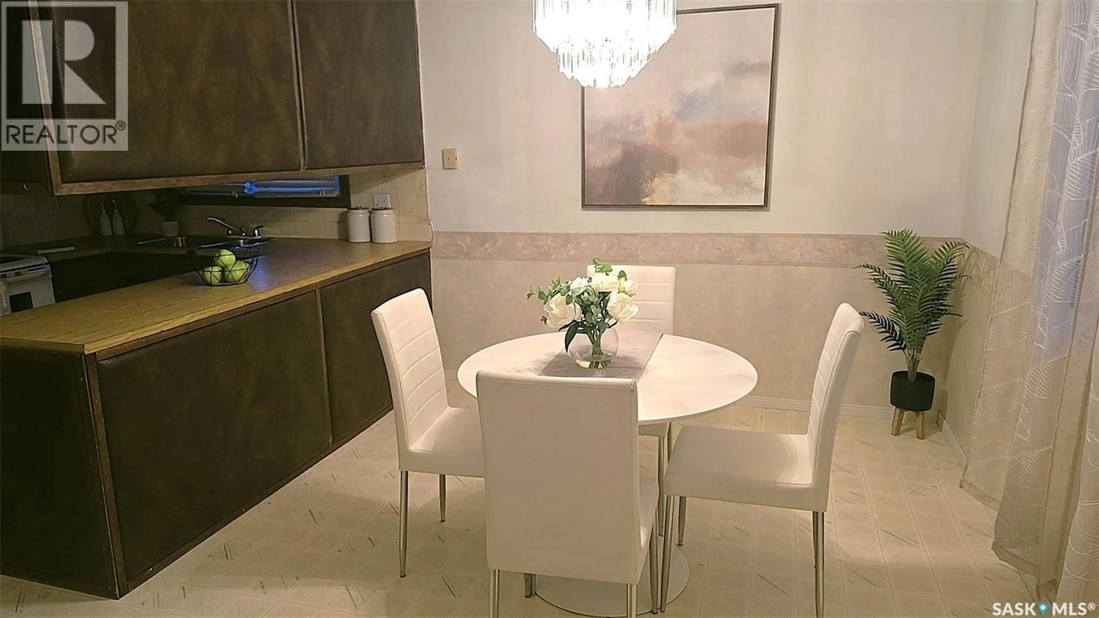 Dining room, ceramic/tile floor for 217 MEIGHEN CRESCENT, Saskatoon Saskatchewan S7L4W4