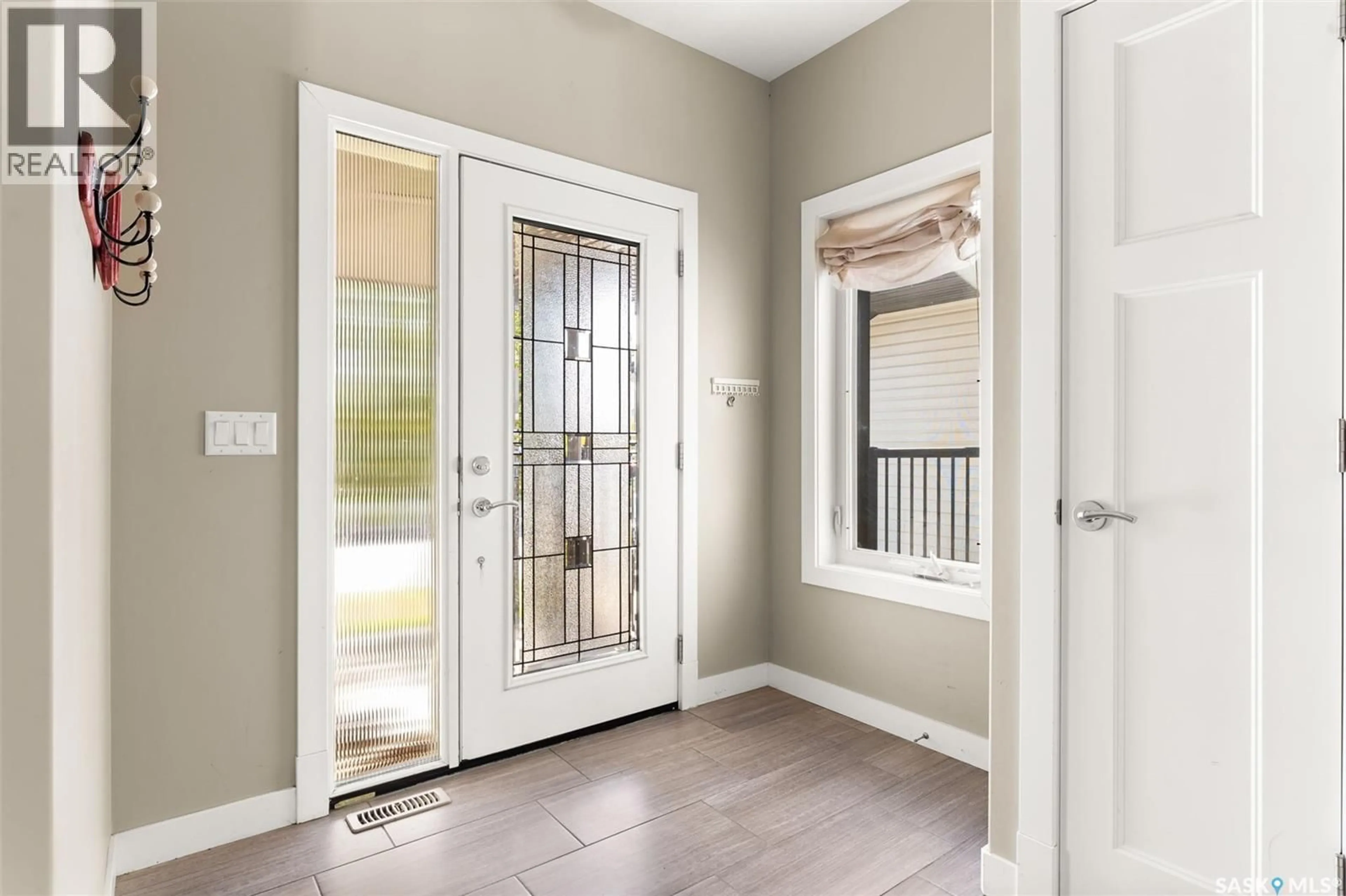 Indoor entryway for 5488 AERIAL CRESCENT, Regina Saskatchewan S4W0C9