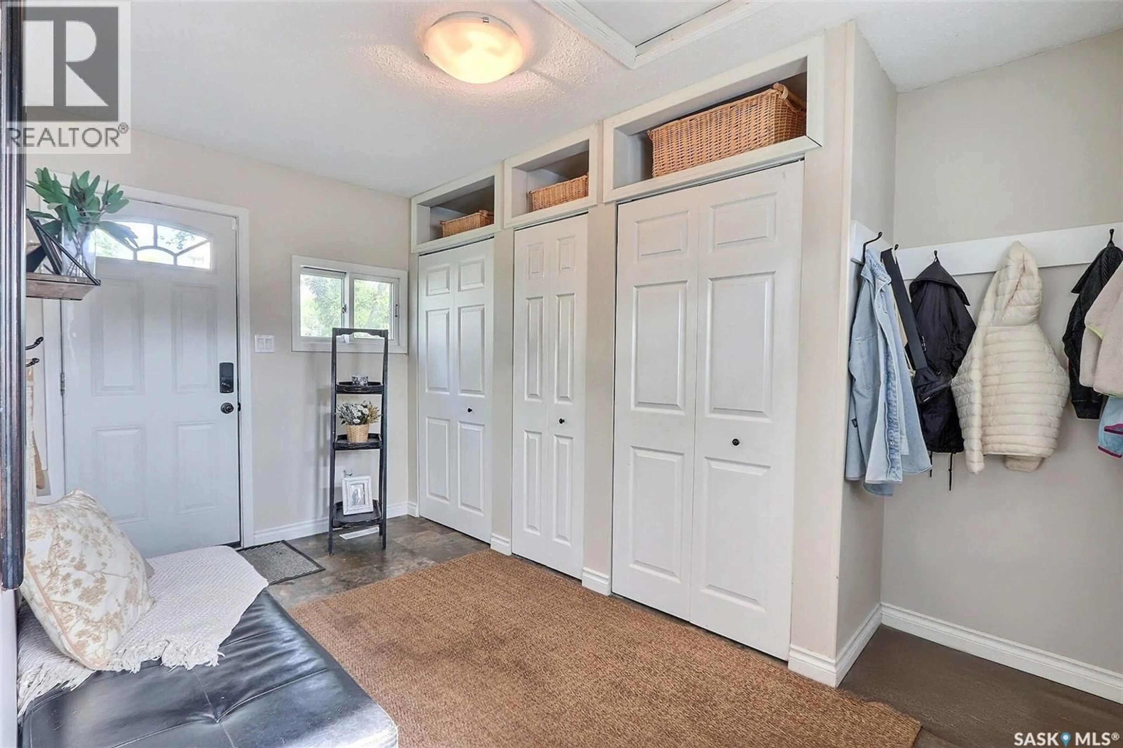 Indoor entryway for 520 26TH STREET, Prince Albert Saskatchewan S6V1V5