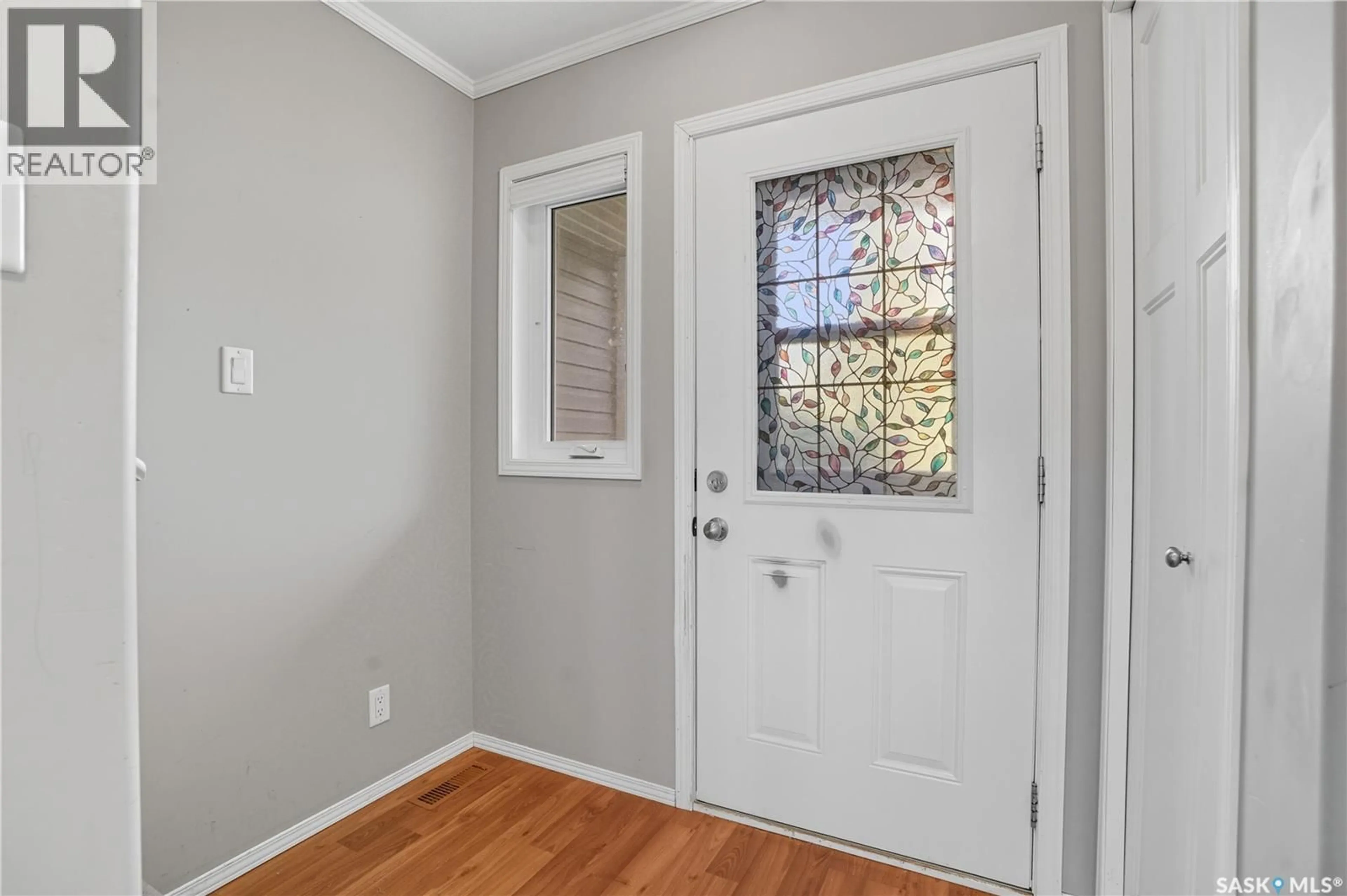 Indoor entryway for 404 715 HART ROAD, Saskatoon Saskatchewan S7M3Y7