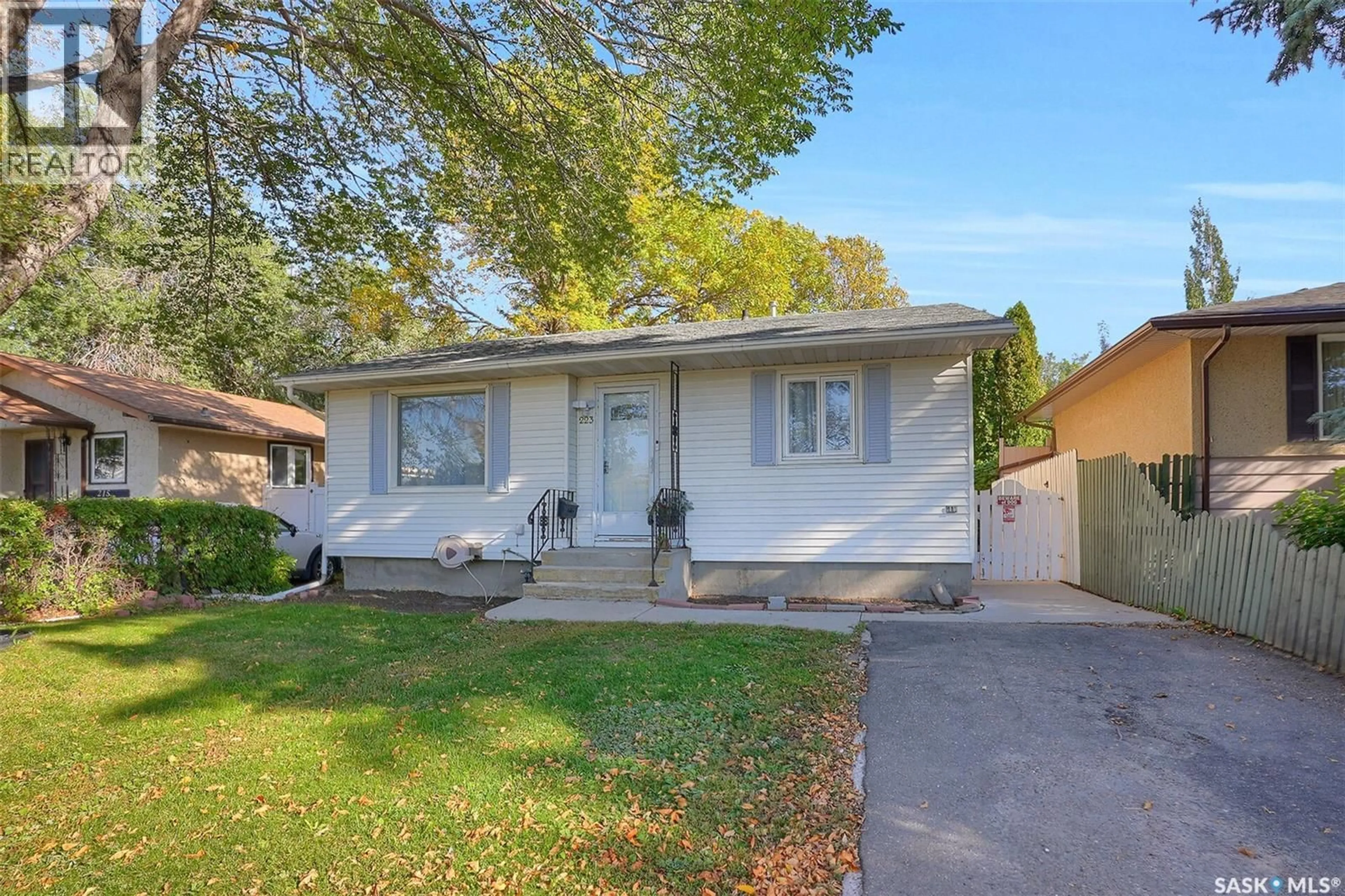 Home with vinyl exterior material, street for 223 MCCARTHY BOULEVARD, Regina Saskatchewan S4R5N1