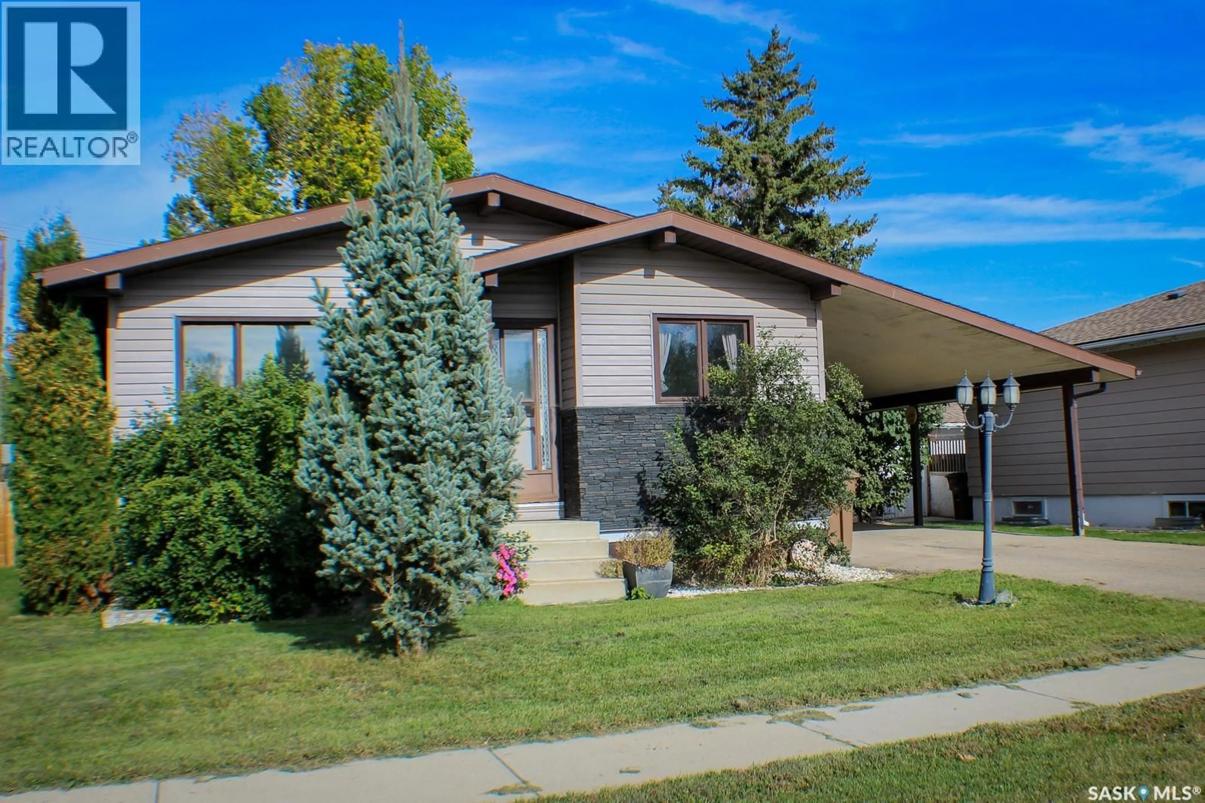 Home with vinyl exterior material, street for 315 KINISTINO AVENUE, Kinistino Saskatchewan S0J1H0