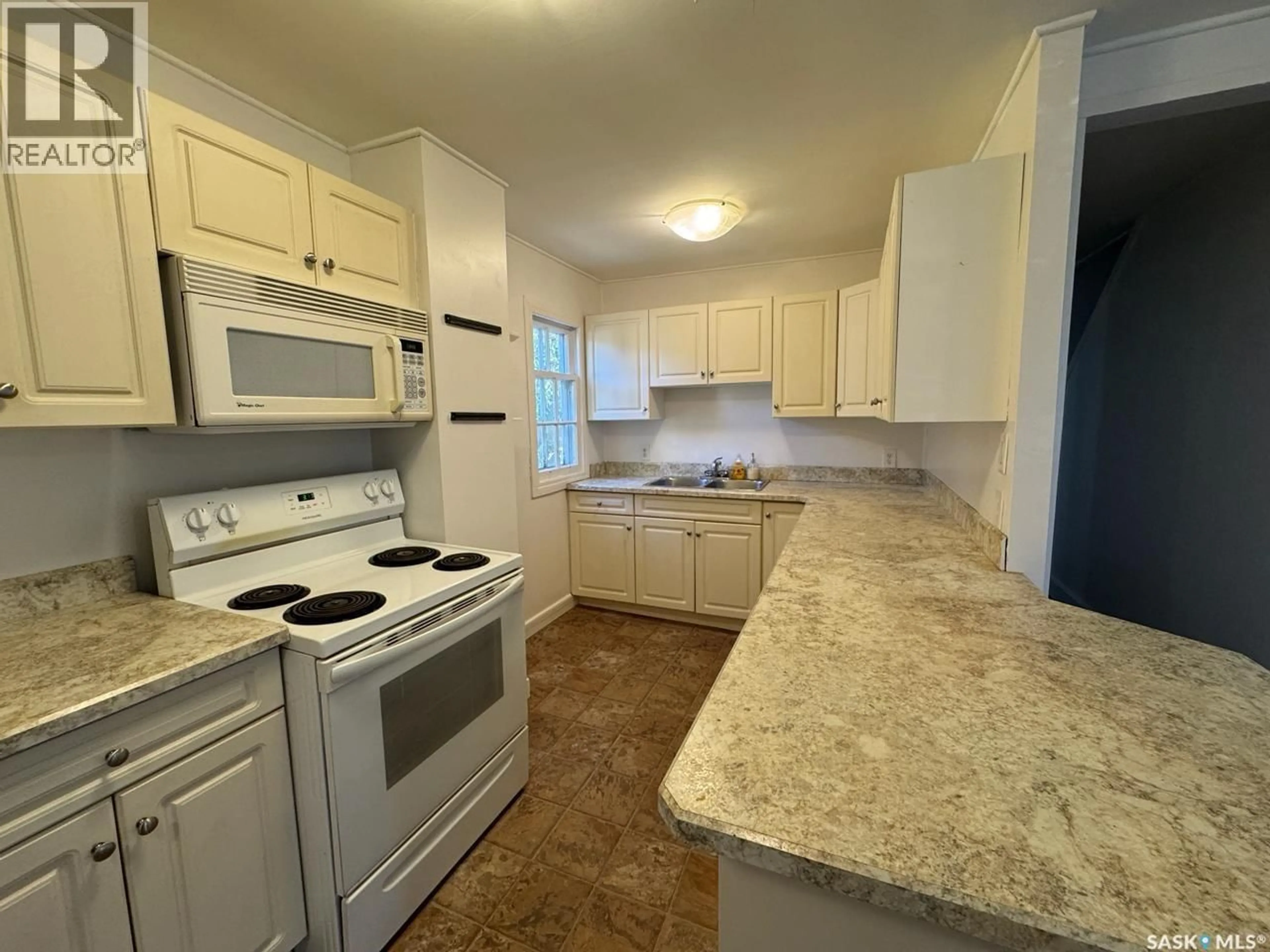 Standard kitchen, unknown for 206 CARSON STREET, Dundurn Saskatchewan S0K1K0