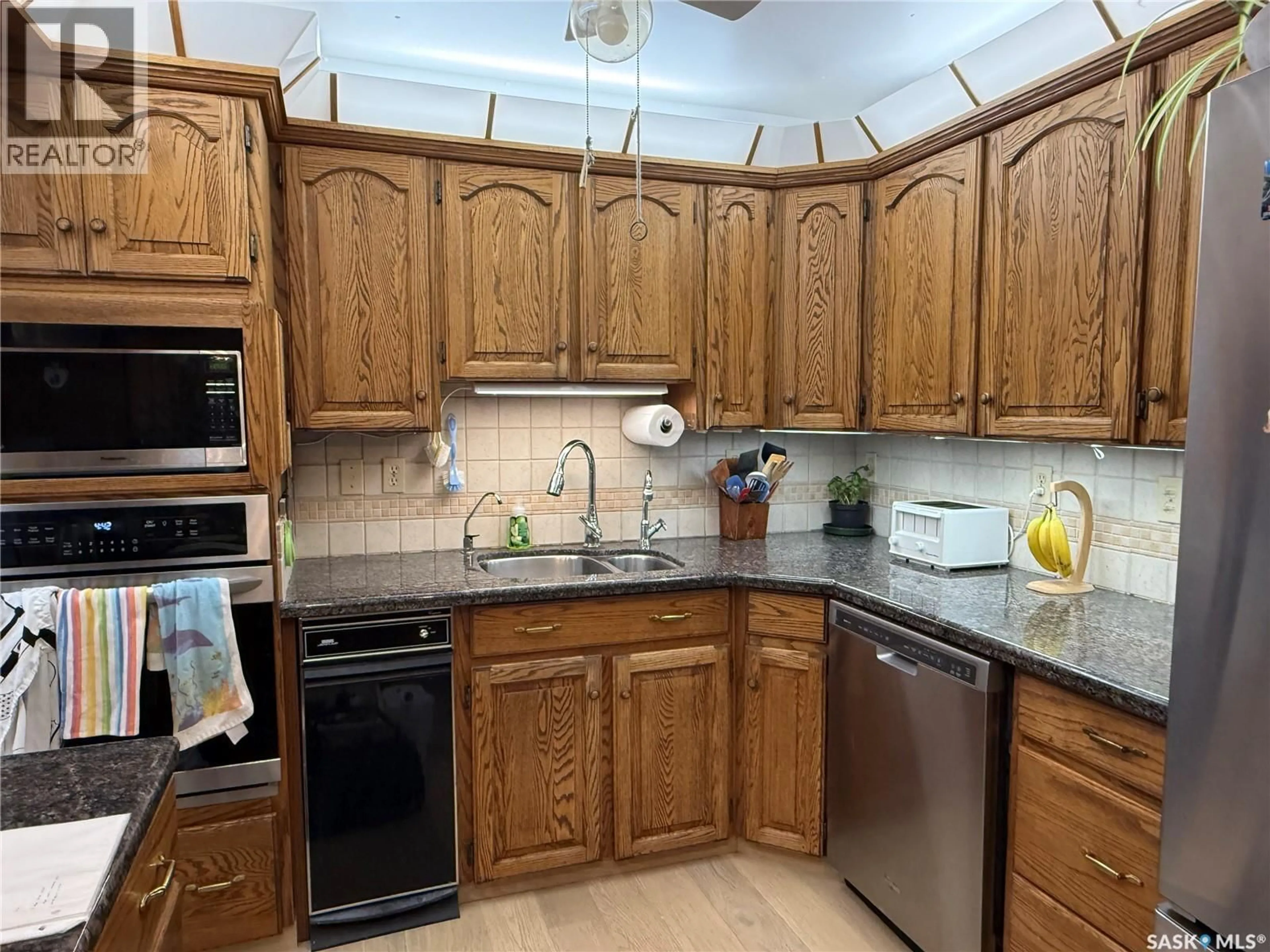 Standard kitchen, unknown for 8 275 ALPINE CRESCENT, Swift Current Saskatchewan S9H4T5