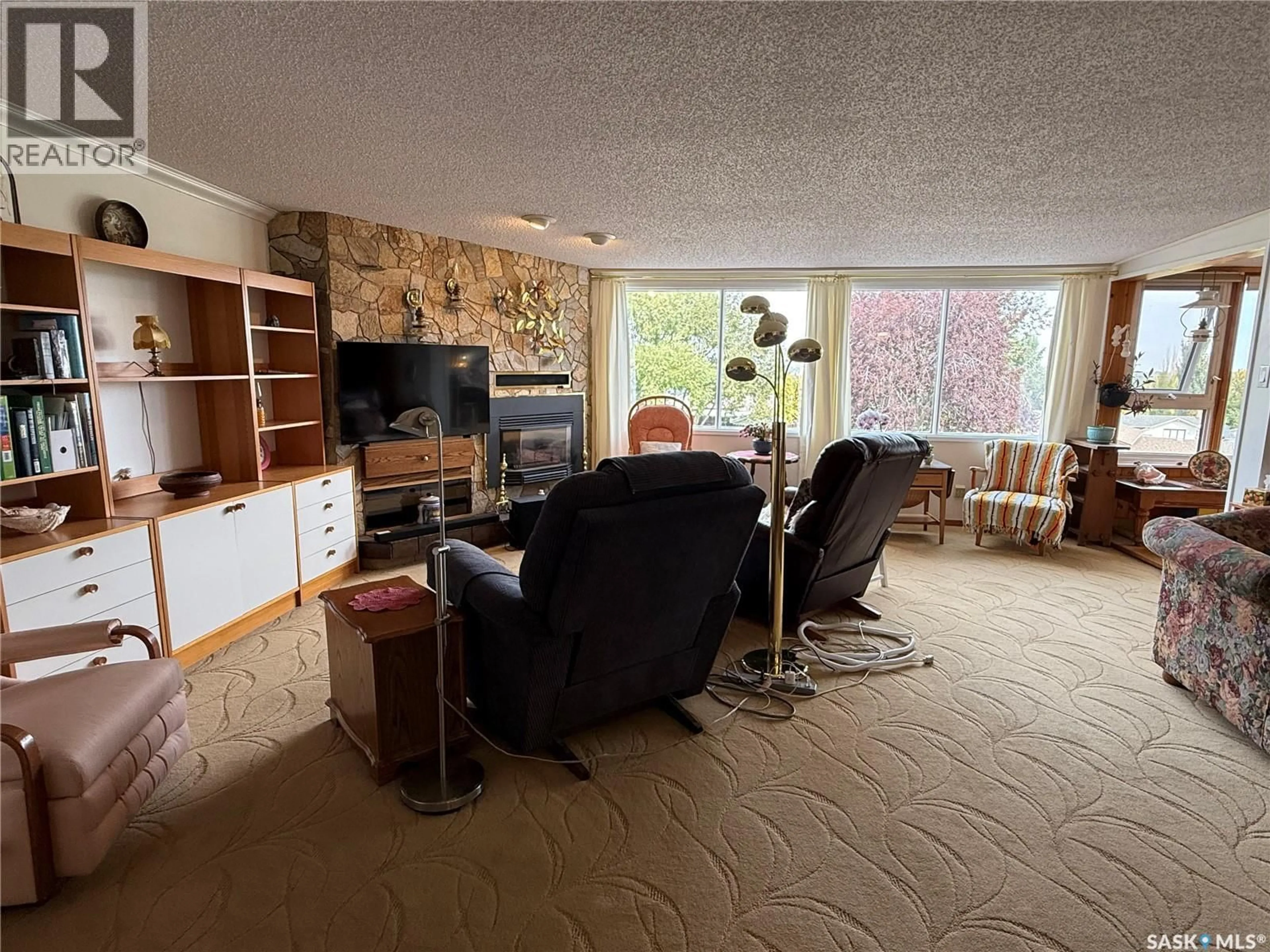 Living room with furniture, unknown for 8 275 ALPINE CRESCENT, Swift Current Saskatchewan S9H4T5