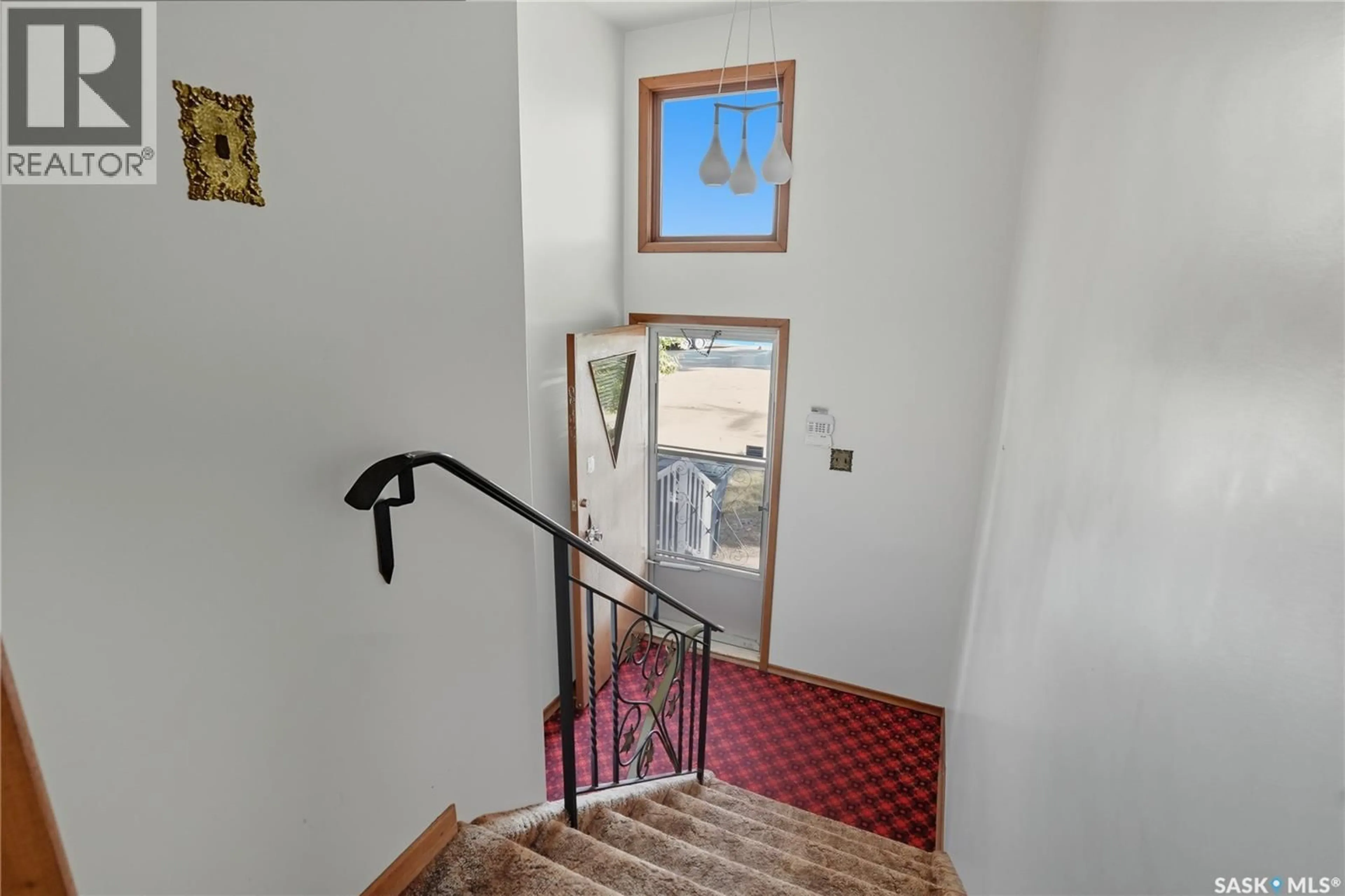 Unknown for 5 HAMILTON PLACE, Saskatoon Saskatchewan S7L3N3