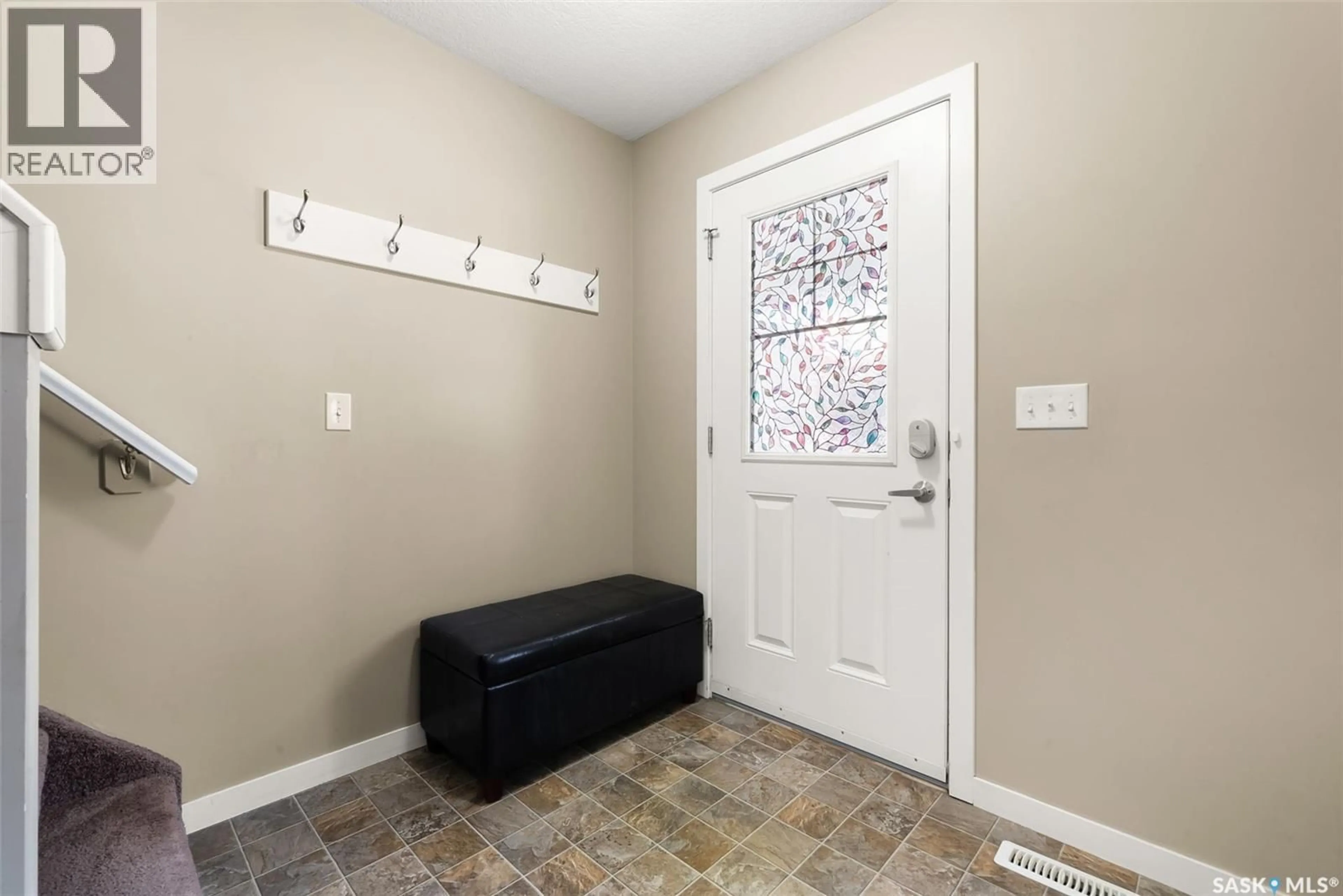 Indoor entryway for 32 5282 AERODROME ROAD, Regina Saskatchewan S4W0H7