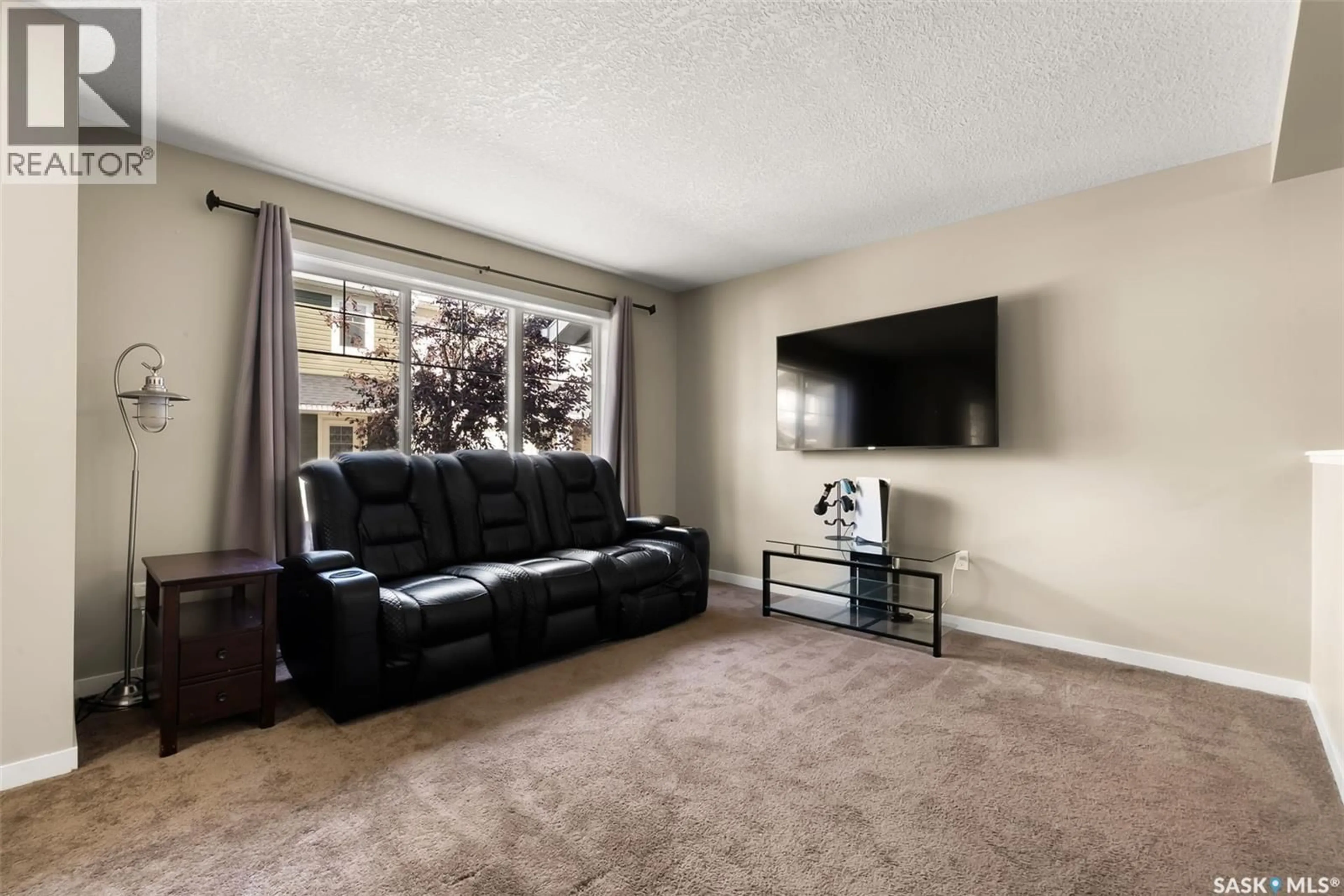 Living room with furniture, carpet floor for 32 5282 AERODROME ROAD, Regina Saskatchewan S4W0H7