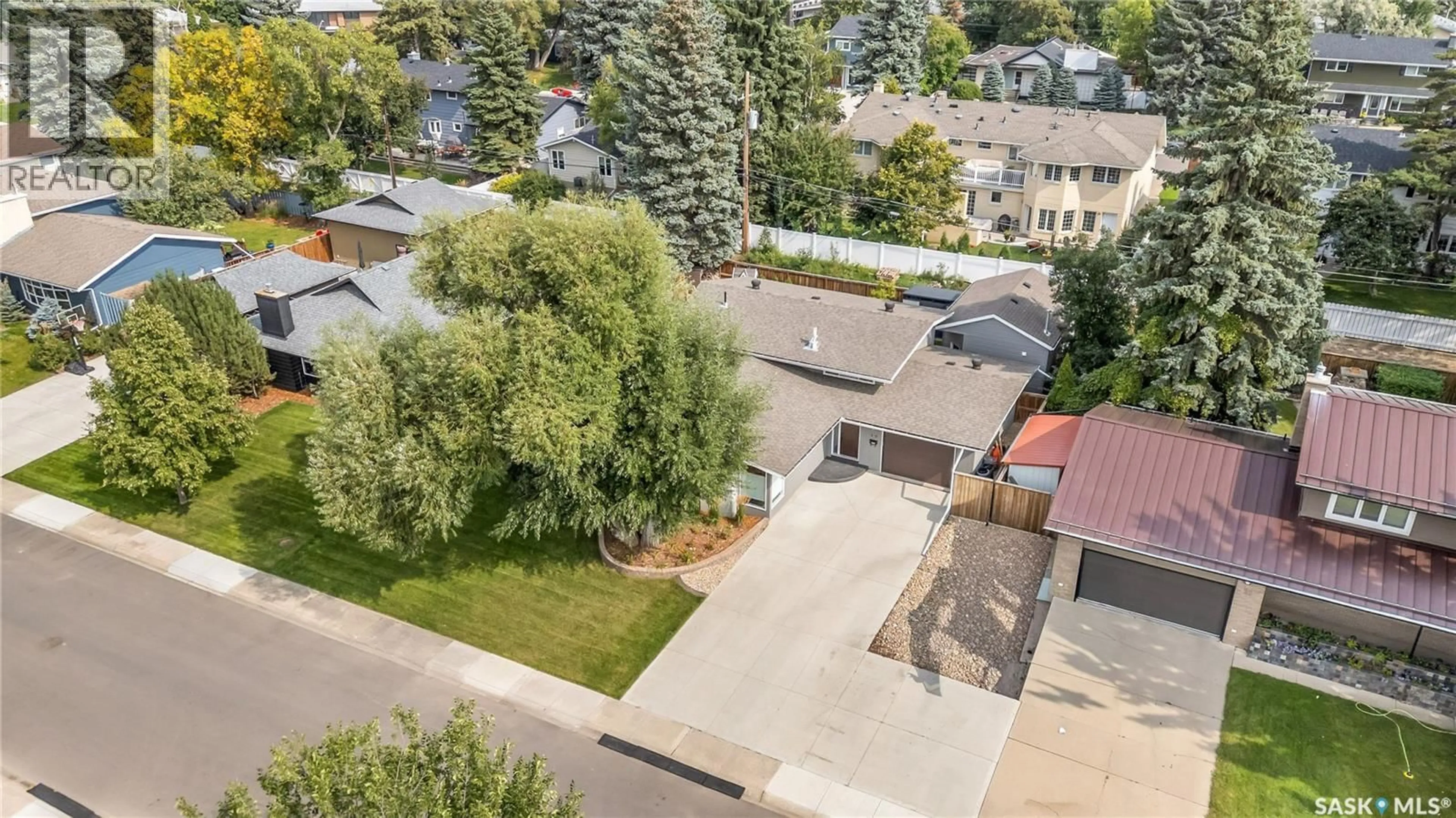 A pic from outside/outdoor area/front of a property/back of a property/a pic from drone, city buildings view from balcony for 30 SIMPSON CRESCENT, Saskatoon Saskatchewan S7H3C6
