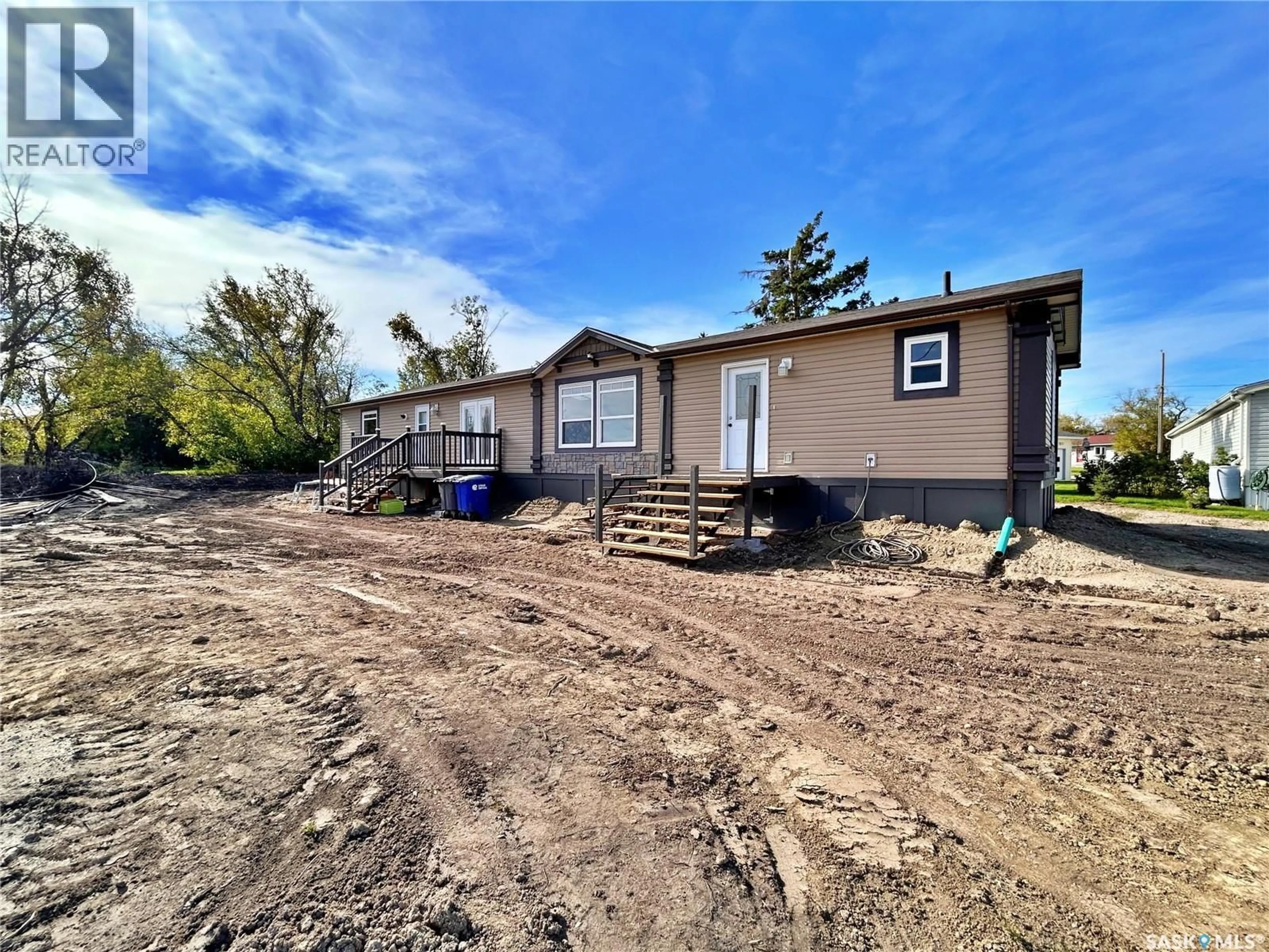A pic from outside/outdoor area/front of a property/back of a property/a pic from drone, unknown for 615 KING STREET, Wapella Saskatchewan S0G4Z0