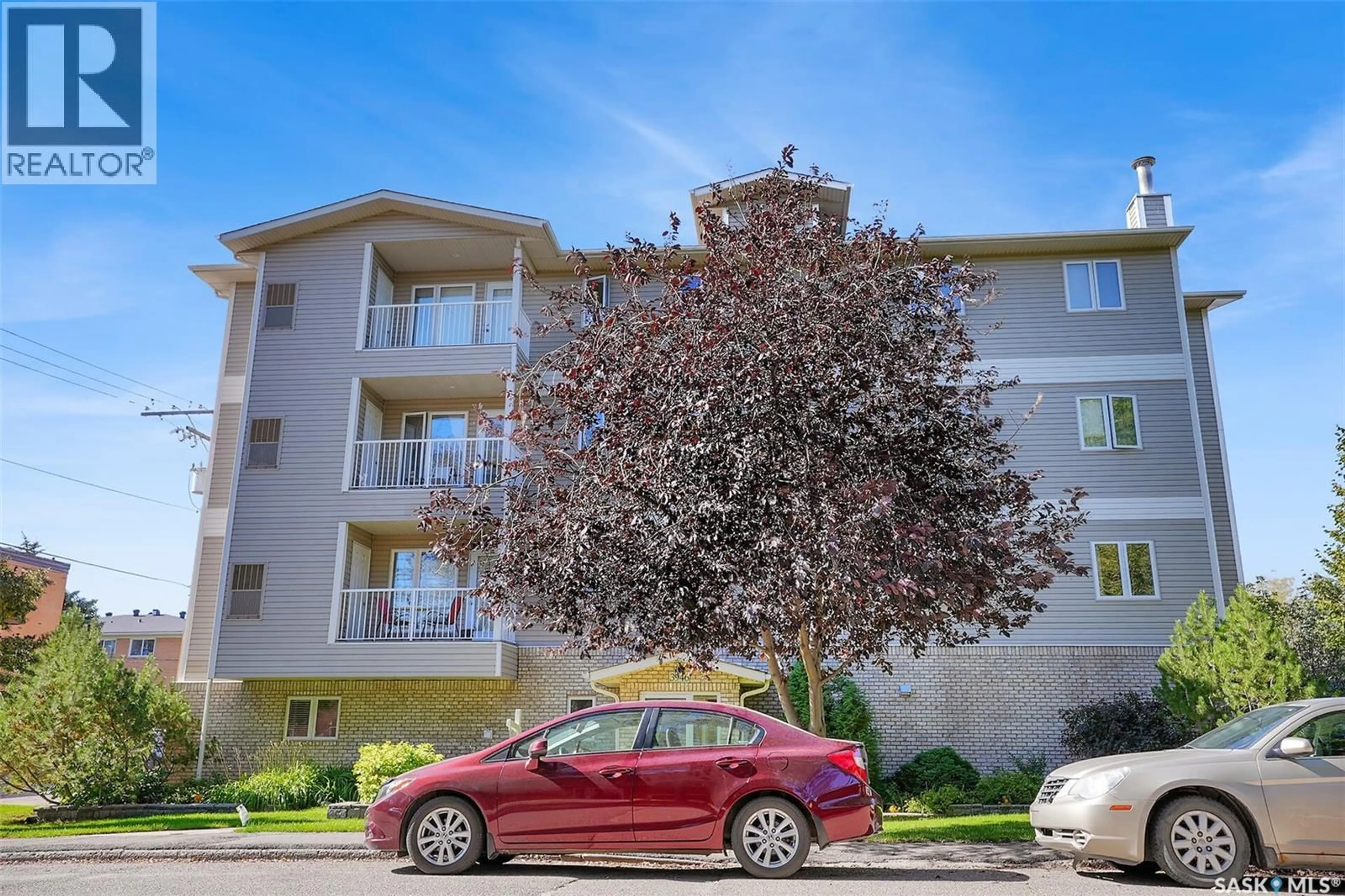Patio, street for 403 3946 ROBINSON STREET, Regina Saskatchewan S4S3C8