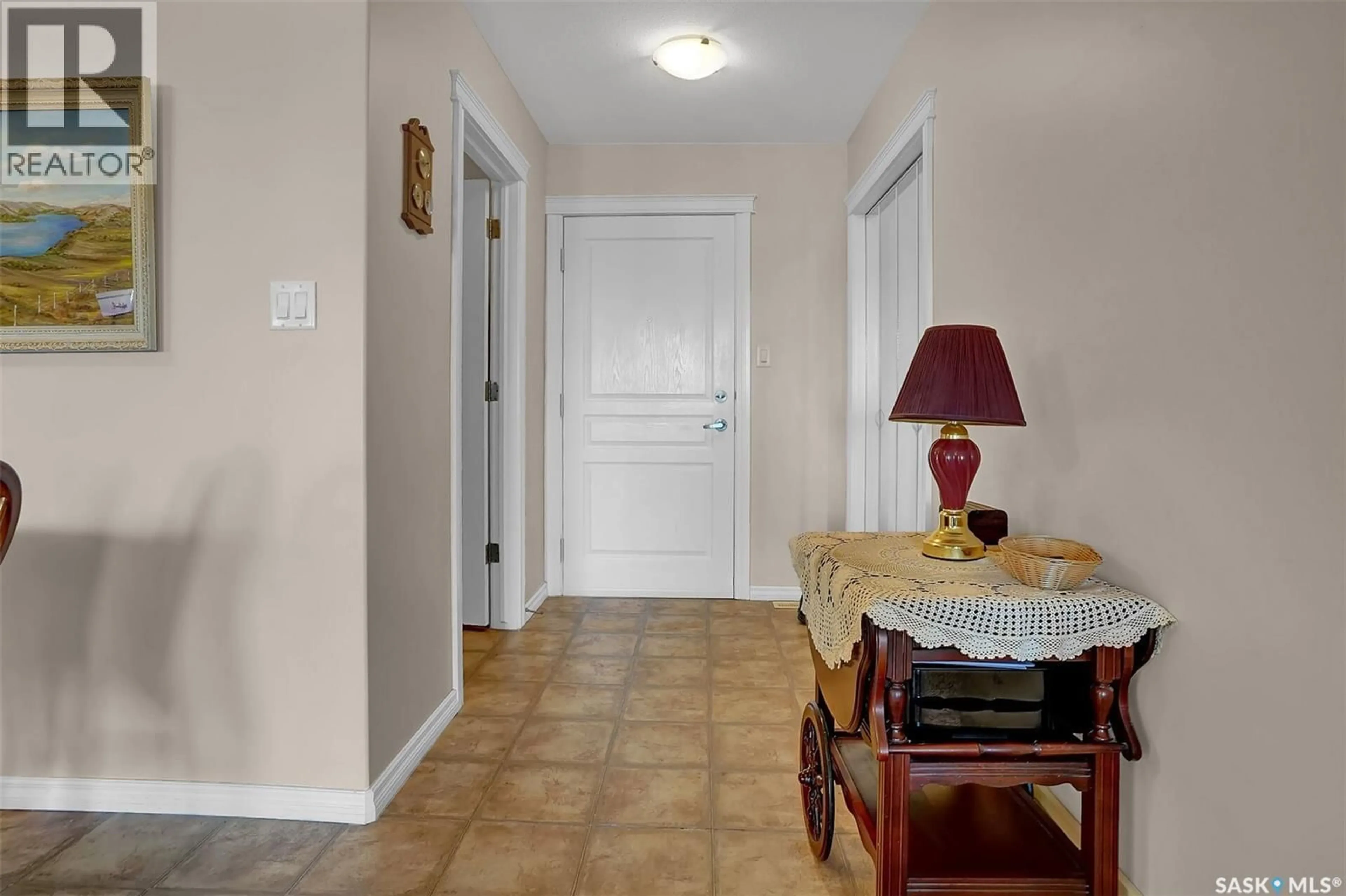 Indoor foyer for 403 3946 ROBINSON STREET, Regina Saskatchewan S4S3C8