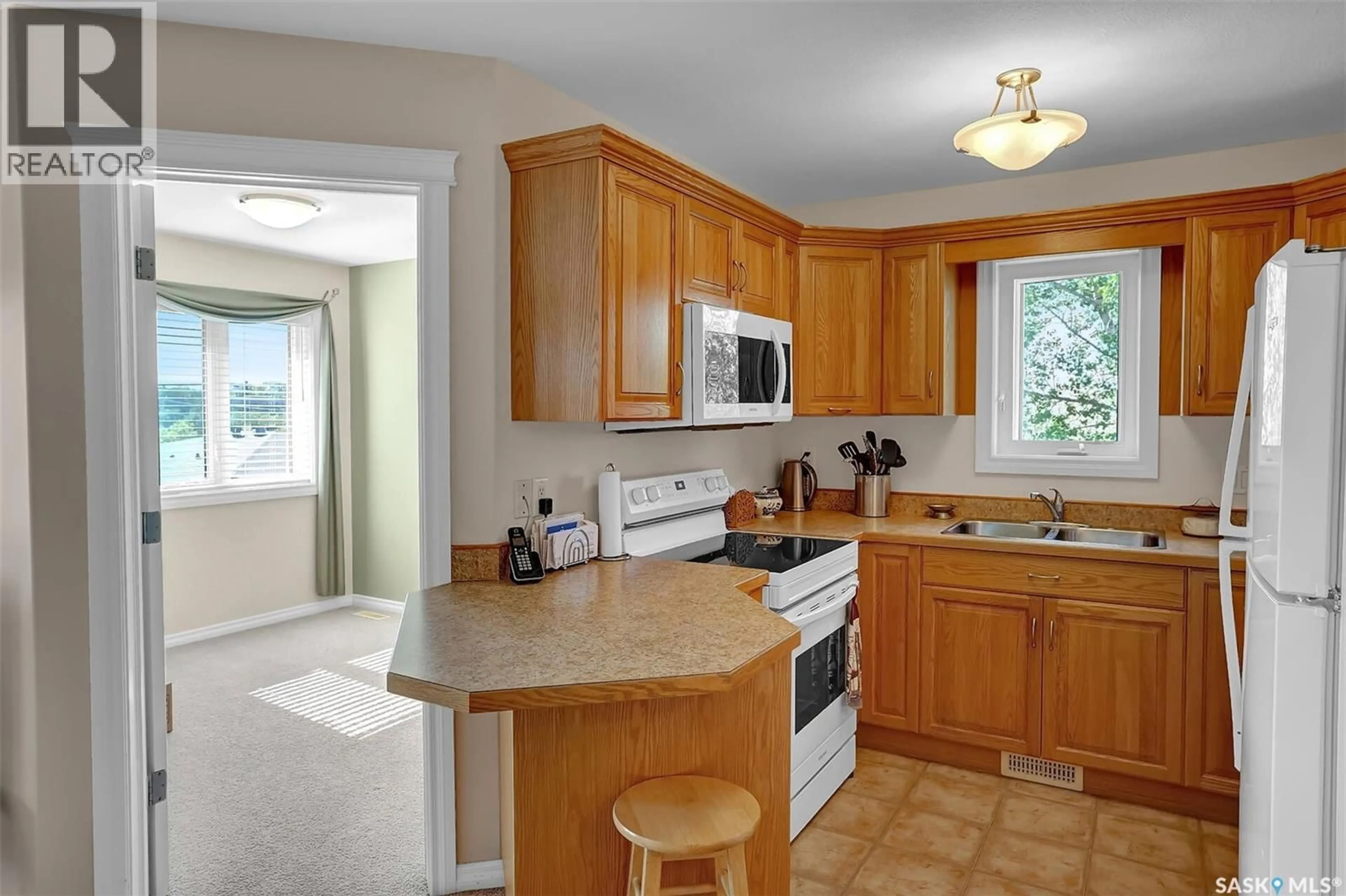 Standard kitchen, ceramic/tile floor for 403 3946 ROBINSON STREET, Regina Saskatchewan S4S3C8