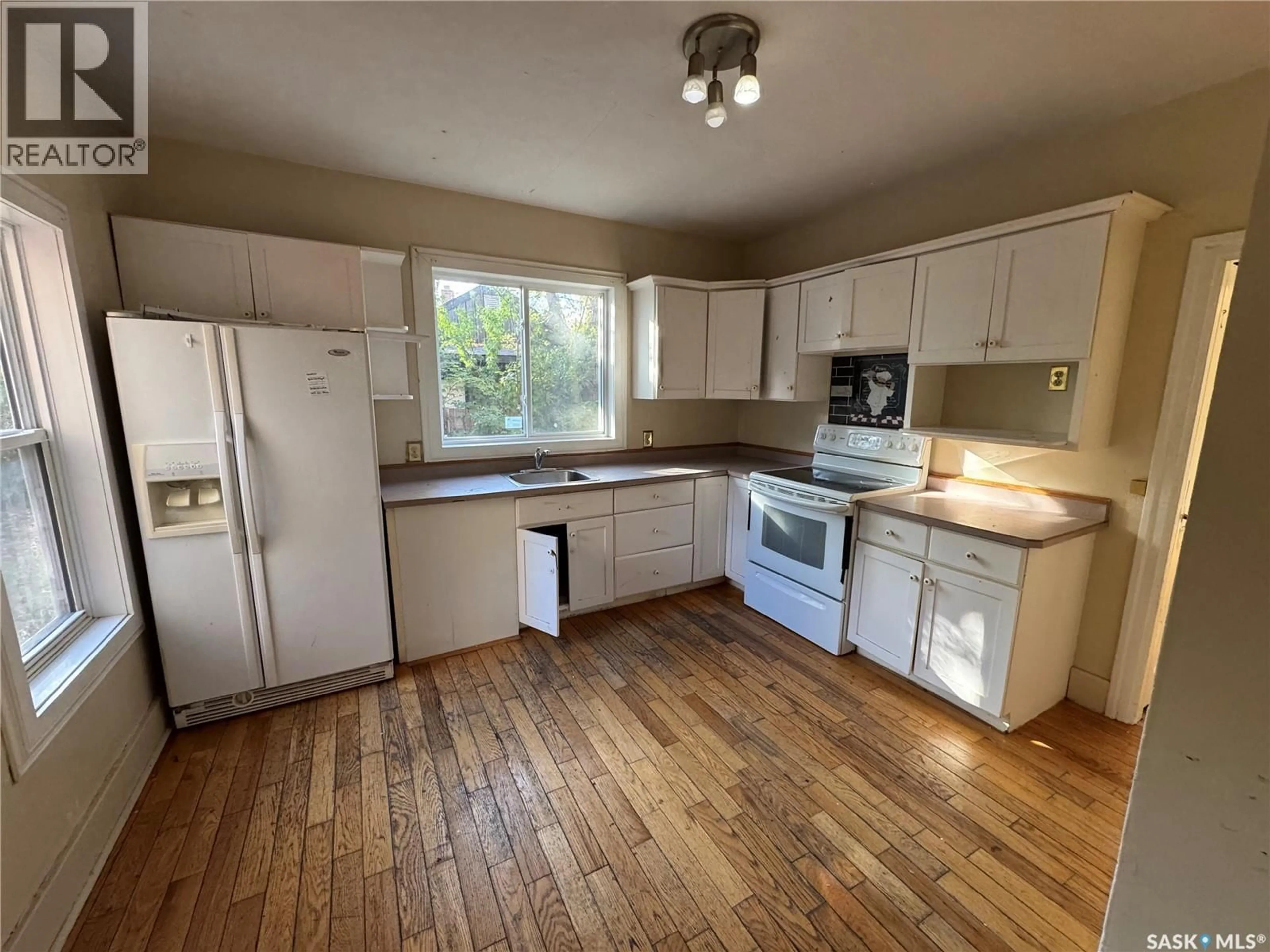 Standard kitchen, unknown for 469 19TH STREET, Prince Albert Saskatchewan S6V1K3