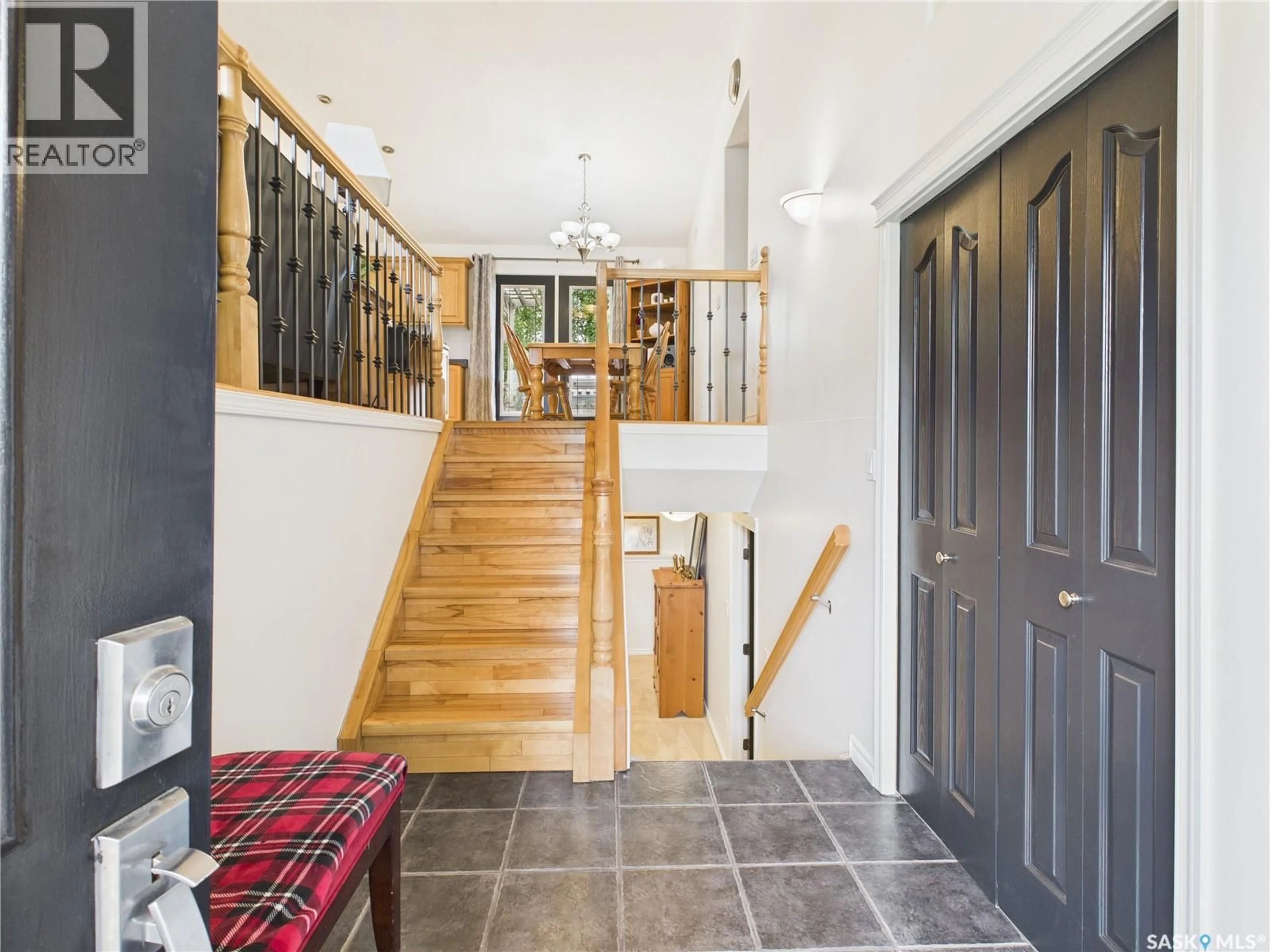 Indoor foyer for 615 CASEY ROAD, Prince Albert Saskatchewan S6V8C9