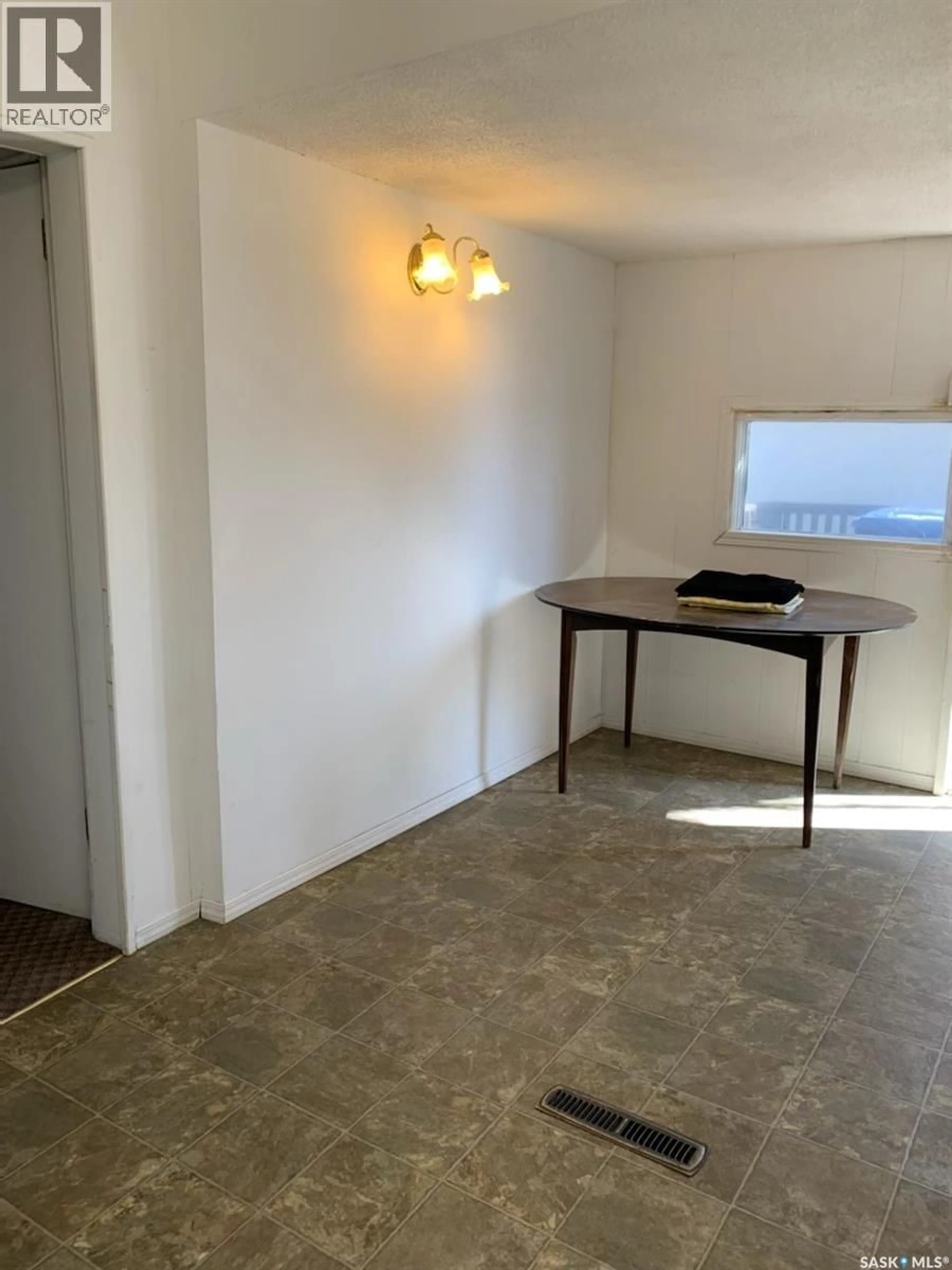 A pic of a room for 355 3RD STREET, Shaunavon Saskatchewan S0N2M0