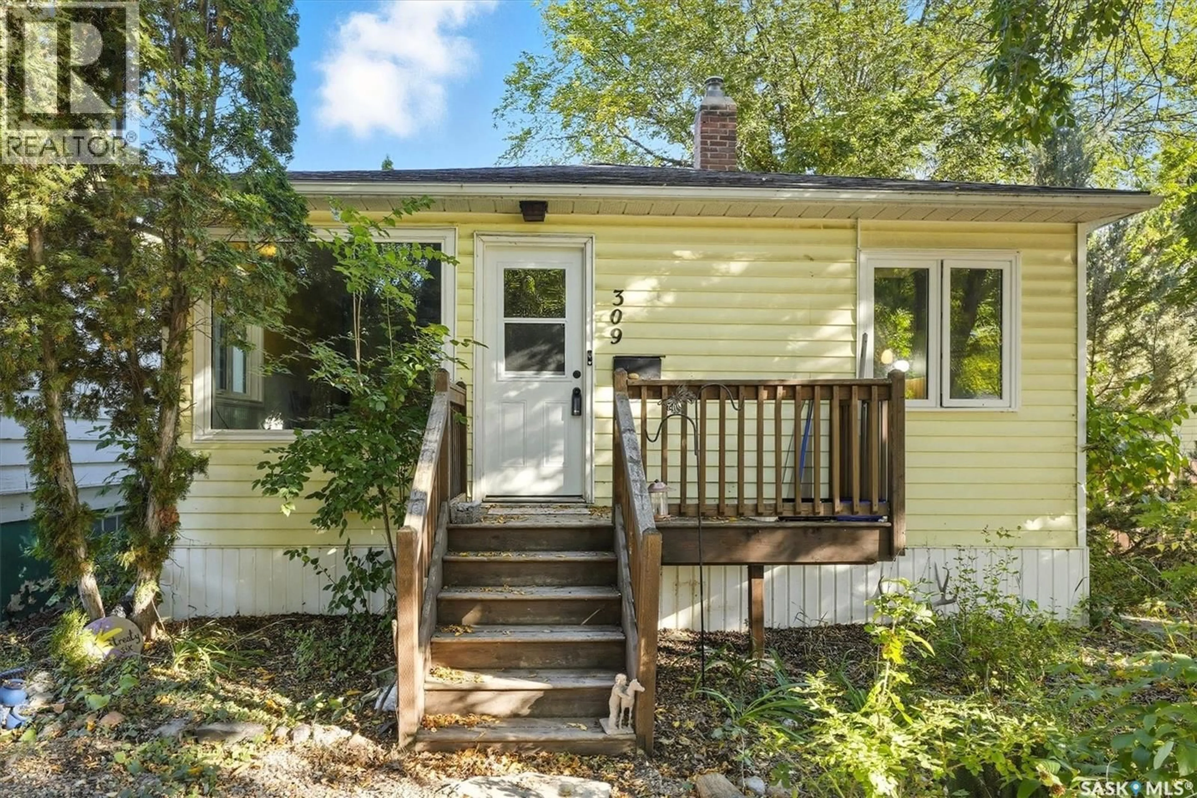 Home with vinyl exterior material, street for 309 MAPLE STREET, Saskatoon Saskatchewan S7J0A6
