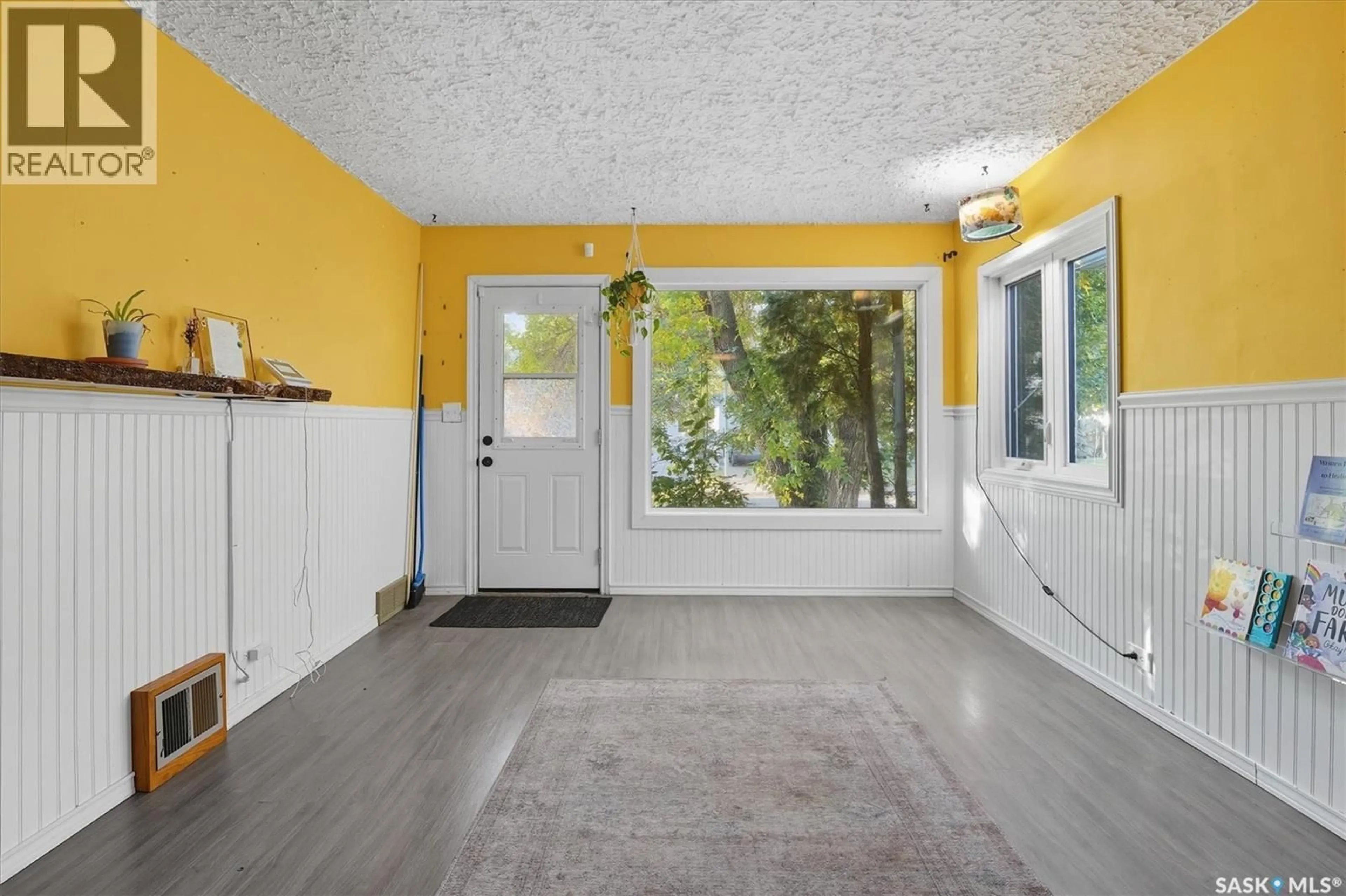 Indoor entryway for 309 MAPLE STREET, Saskatoon Saskatchewan S7J0A6
