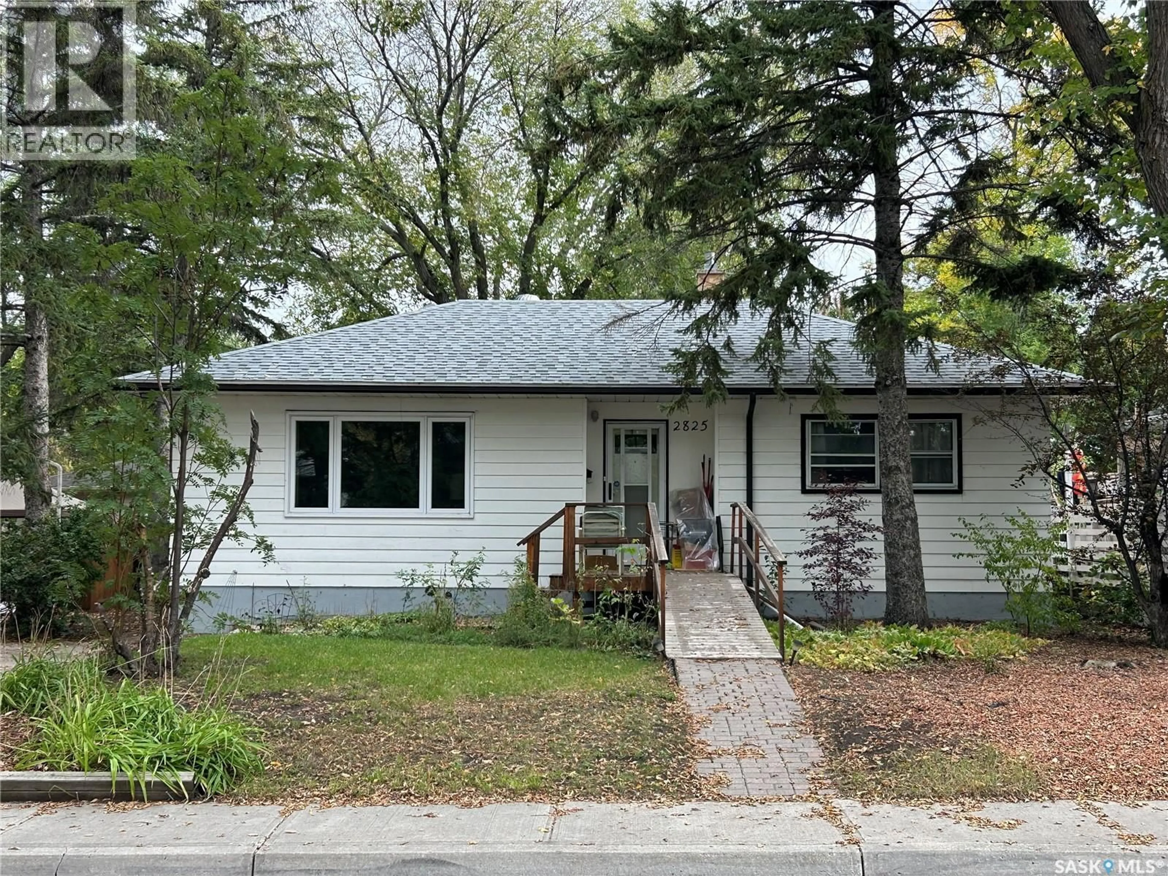 Home with vinyl exterior material, street for 2825 WASCANA STREET, Regina Saskatchewan S4S2G7