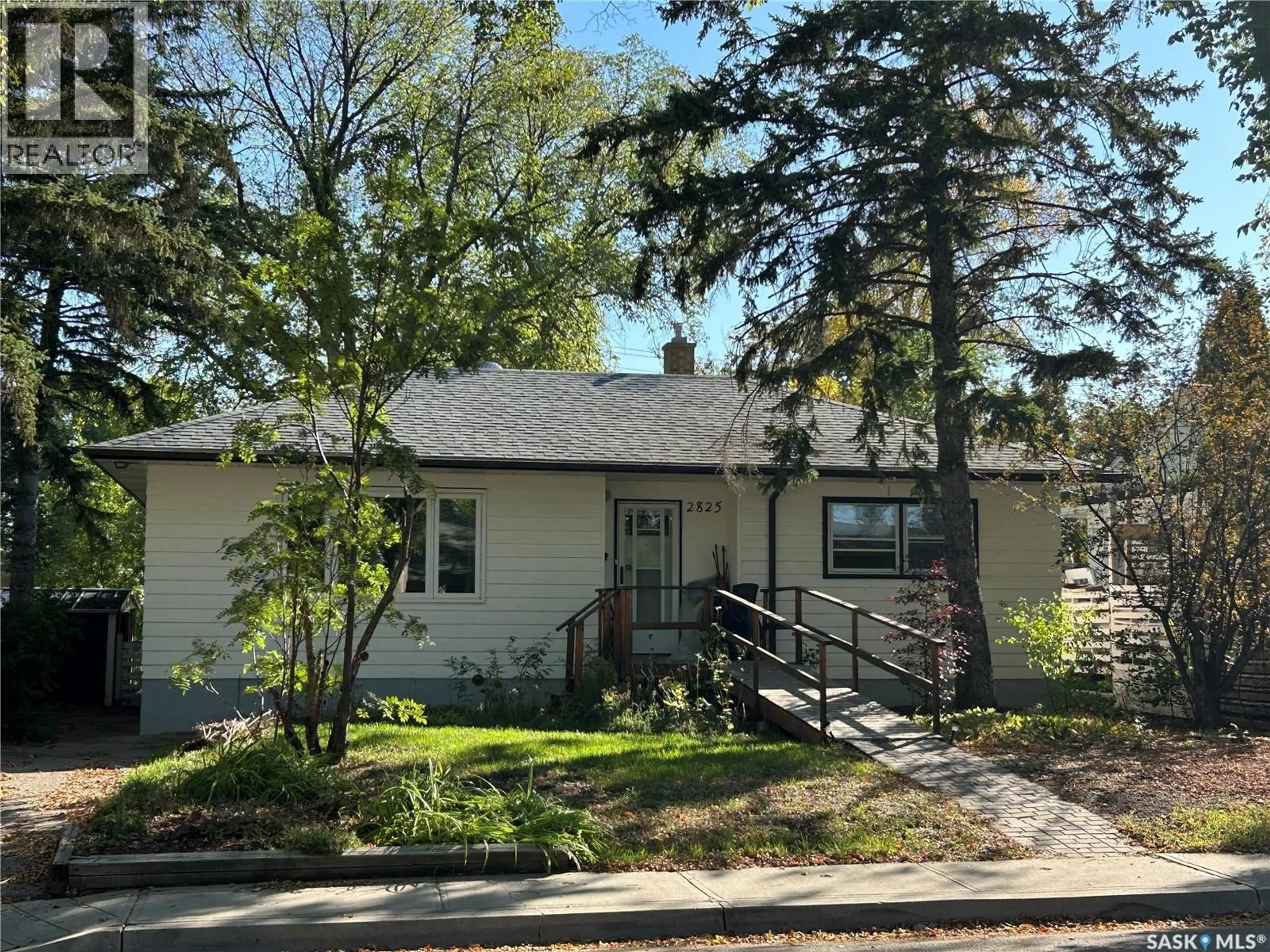 Home with vinyl exterior material, street for 2825 WASCANA STREET, Regina Saskatchewan S4S2G7