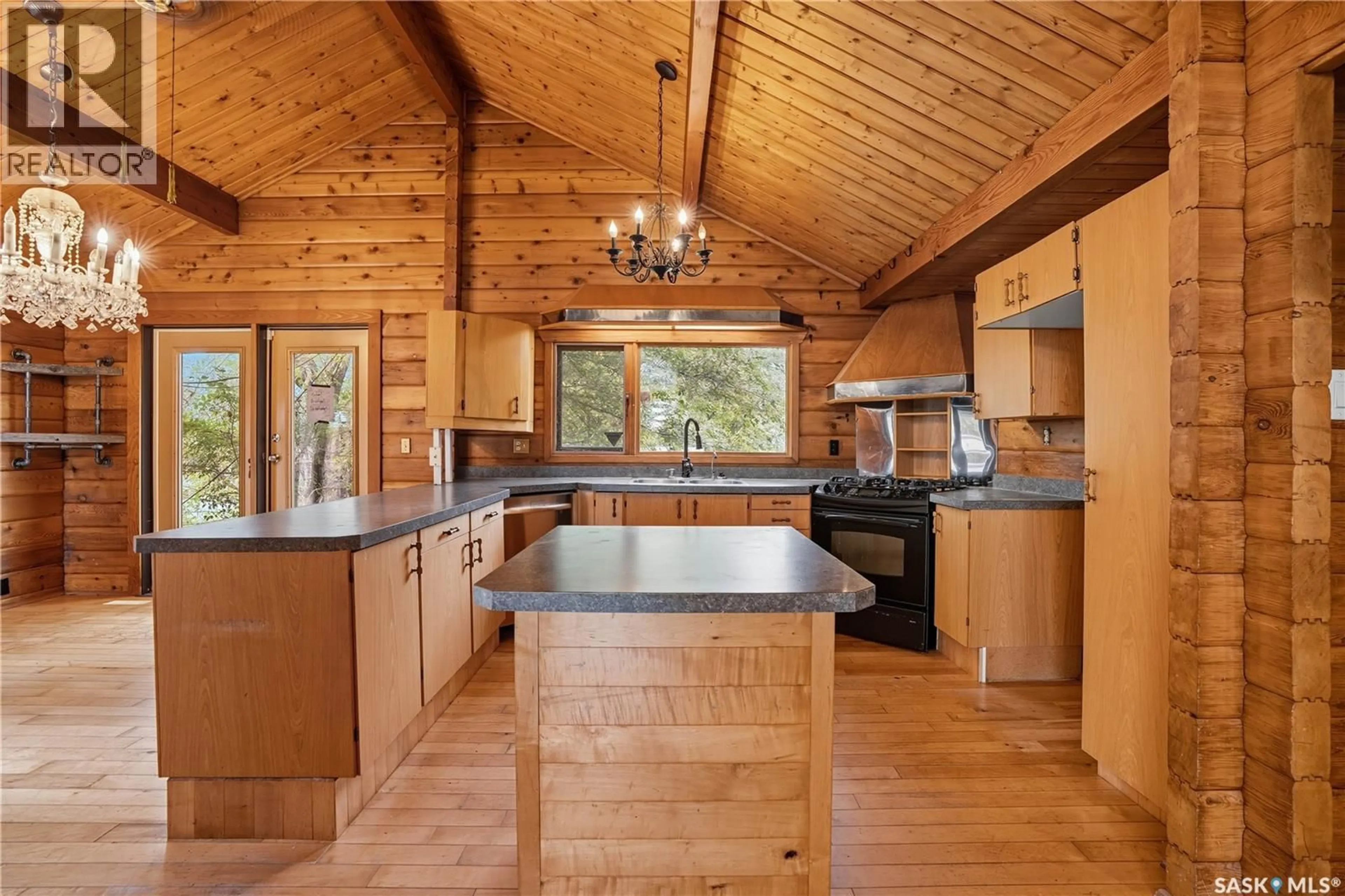 Rustic kitchen, wood/laminate floor for REED ACREAGE, Edenwold Rm No.158 Saskatchewan S4L5B1